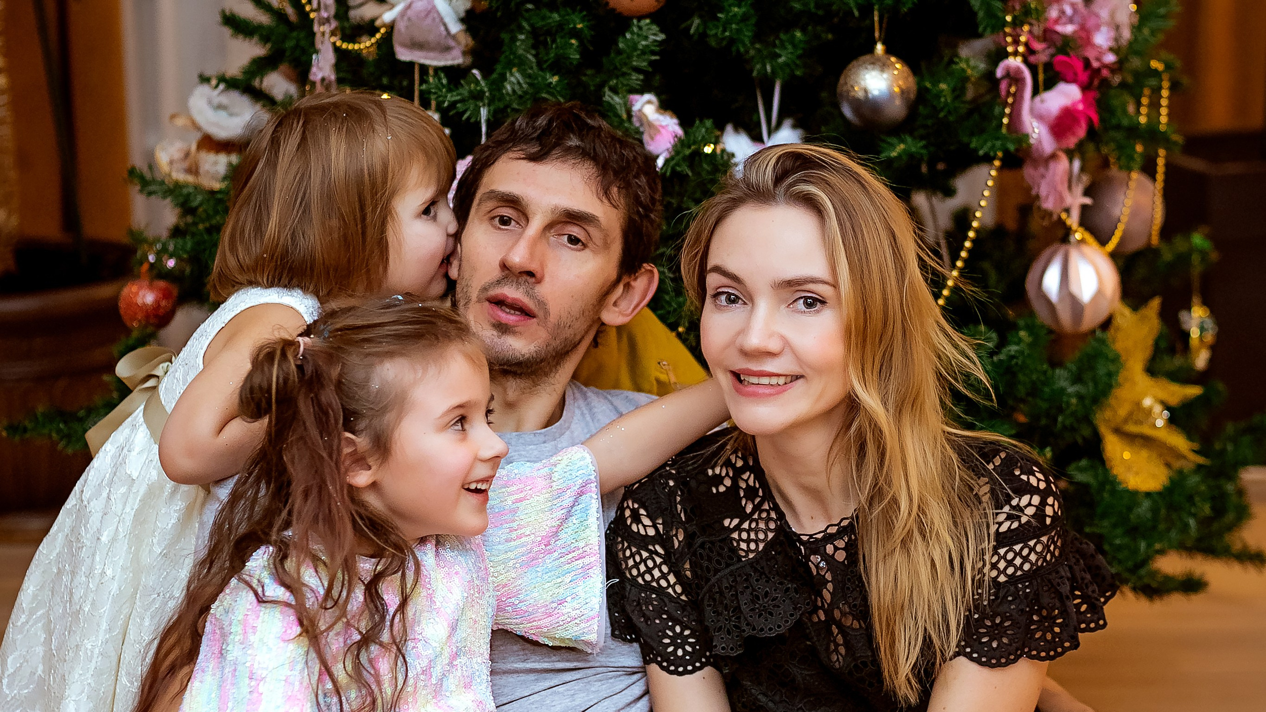 Инна дома со своей семьёй