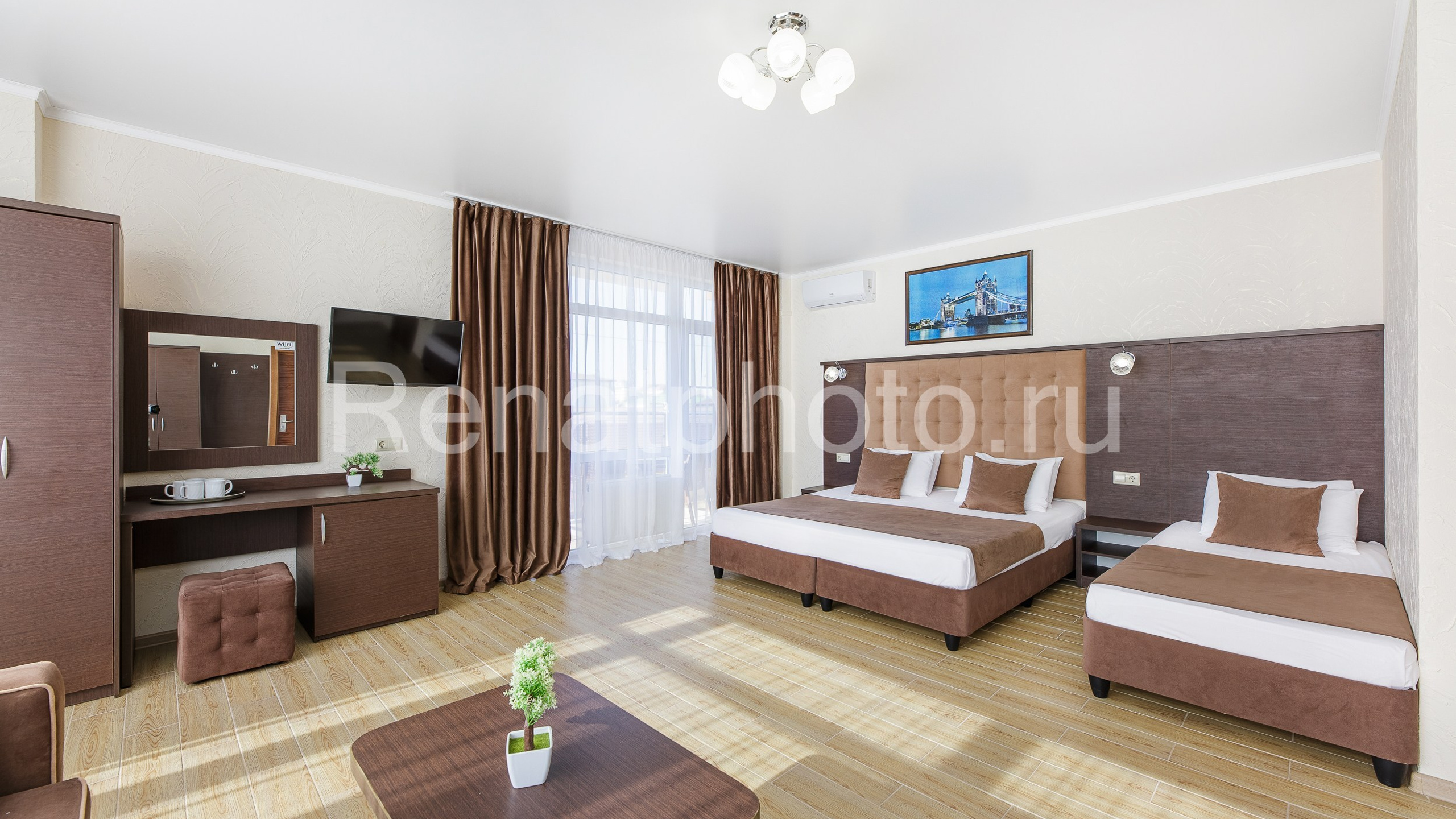 Отель Леонсив