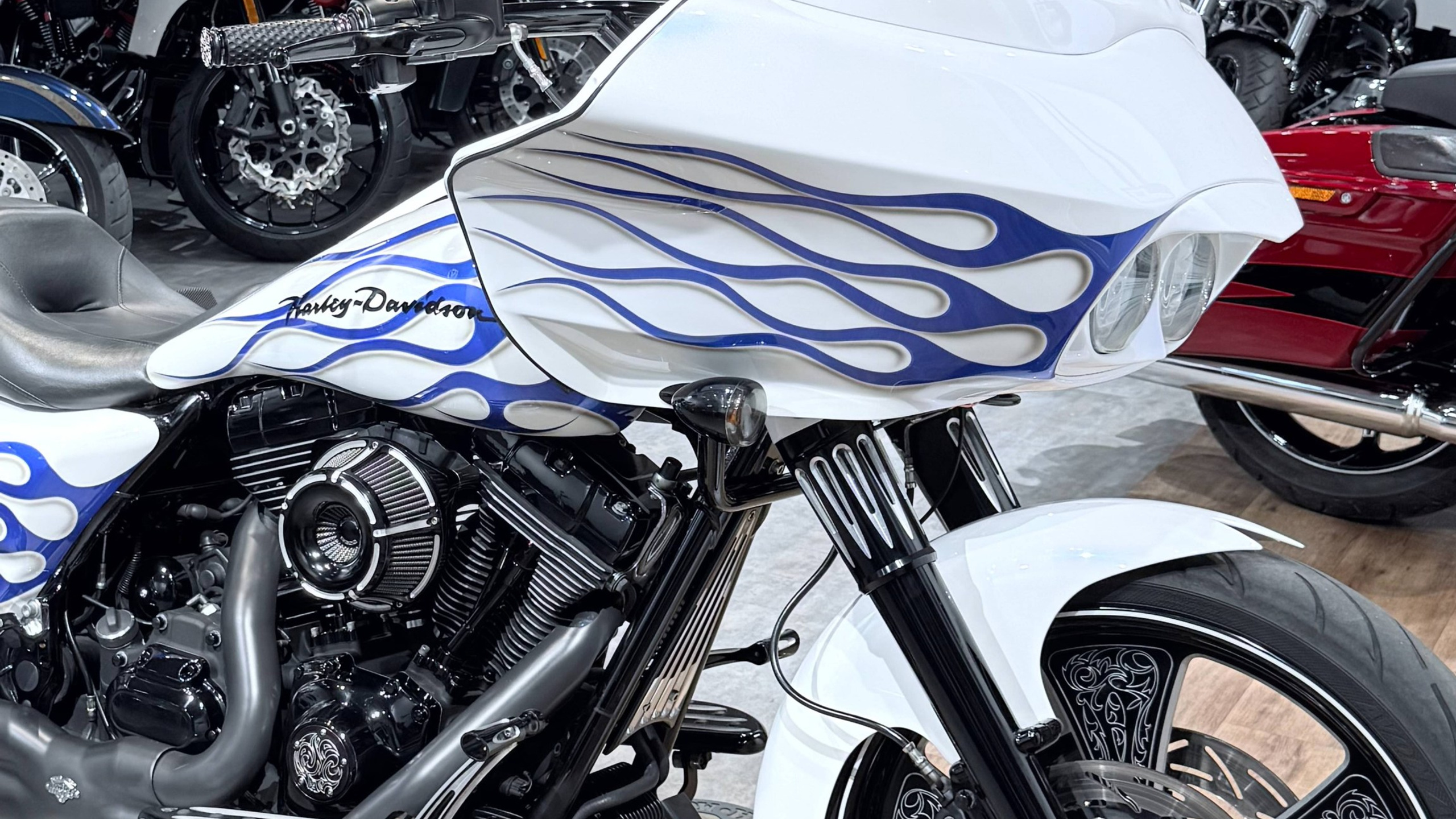 Мотоциклы Harley-Davidson Road Glide 103 White Power (Touring)  — купить мотоцикл. Hello Davidson, Москва. Только хорошие мотоциклы…