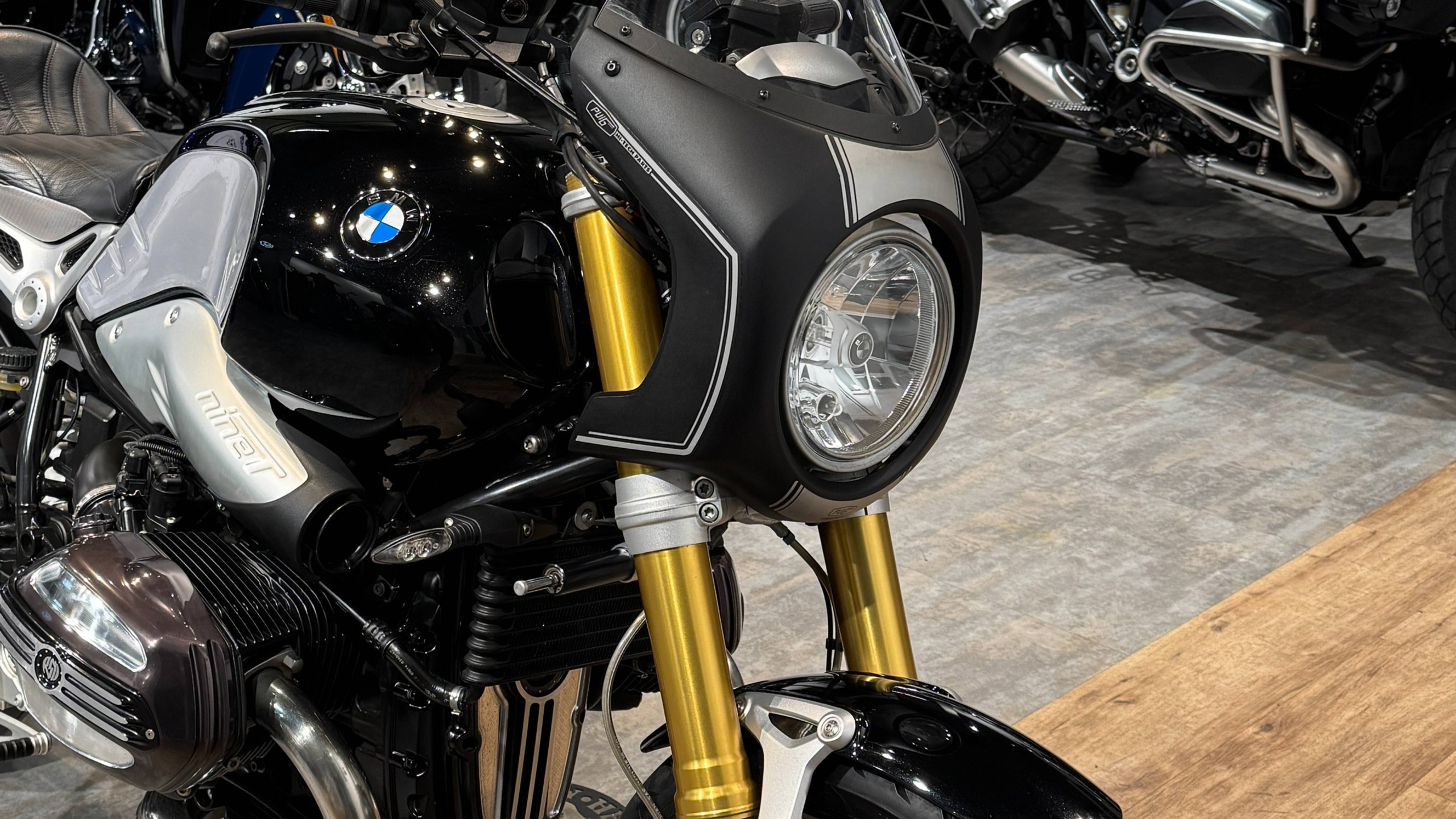 BMW R Nine T (Corbin Cafe Racer). Hello Davidson, Москва. Только хорошие мотоциклы…