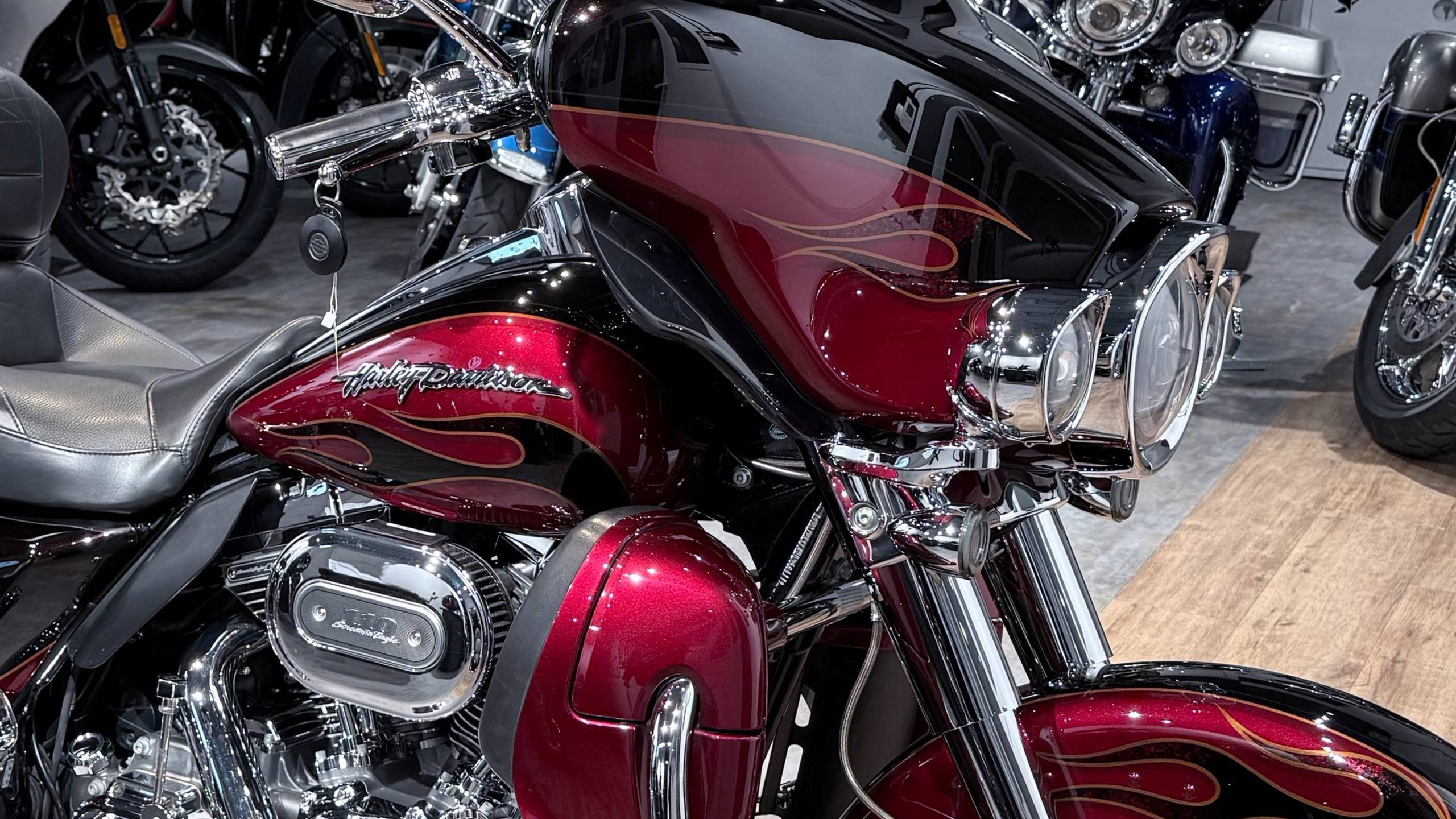 CVO Limited 110 (Exclusive Black Ember & Rio Red). Hello Davidson, Москва. Только хорошие мотоциклы…