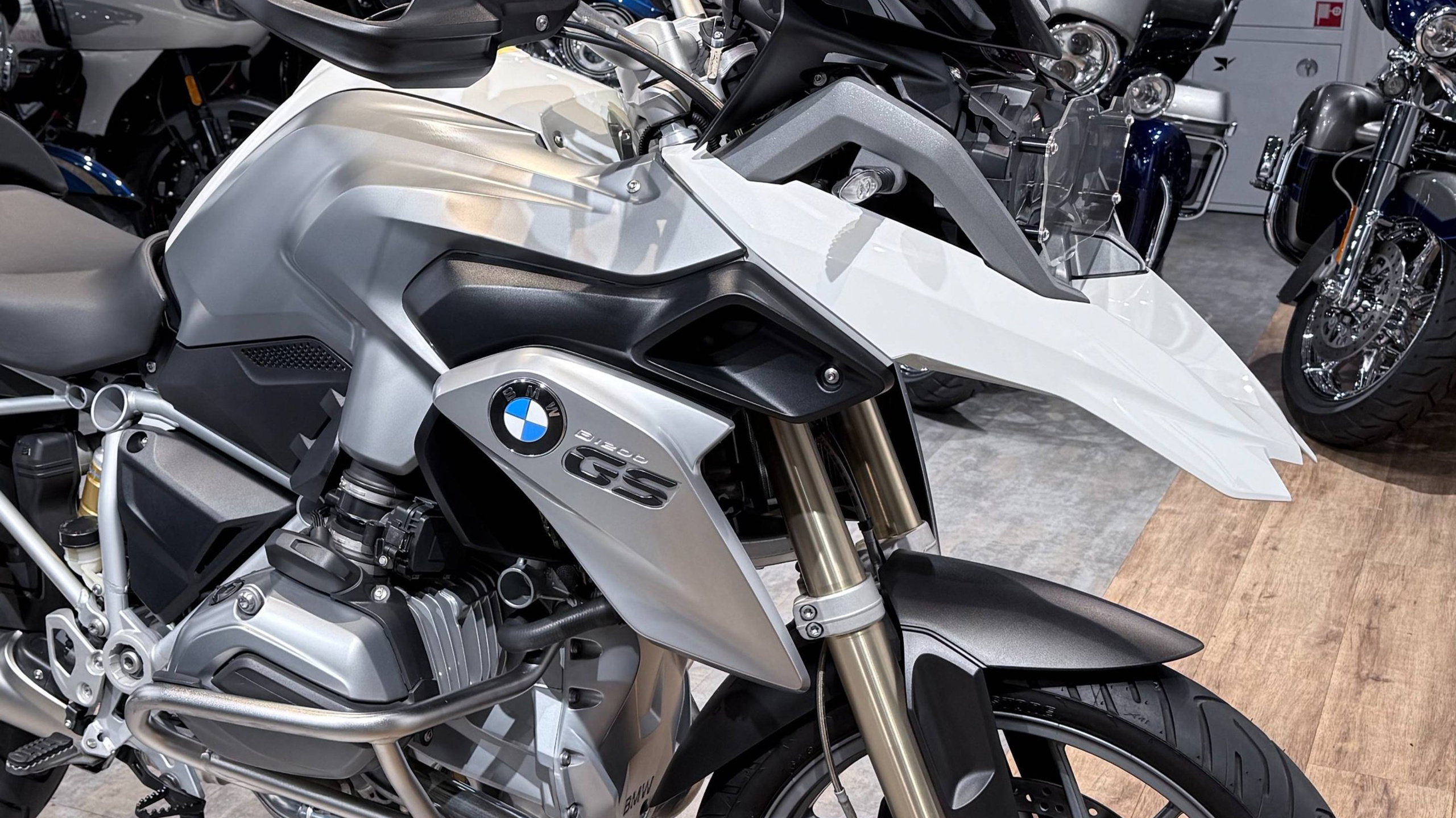 BMW R1200GS Alpine White. Hello Davidson, Москва. Только хорошие мотоциклы…