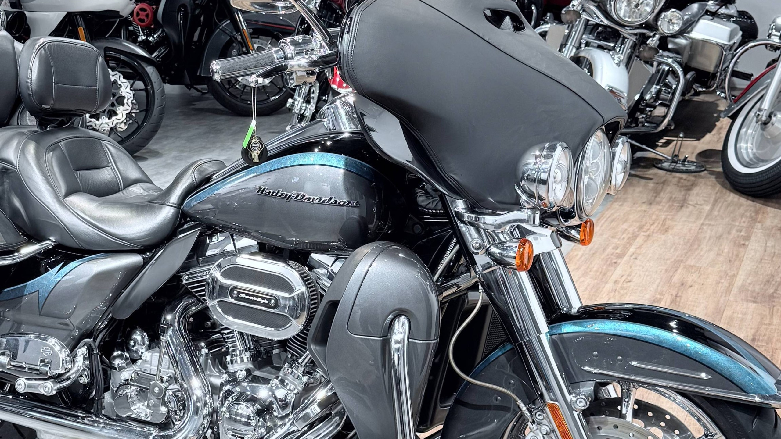 2015 CVO Limited (Carbon Charcoal). Hello Davidson, Москва. Только хорошие мотоциклы…