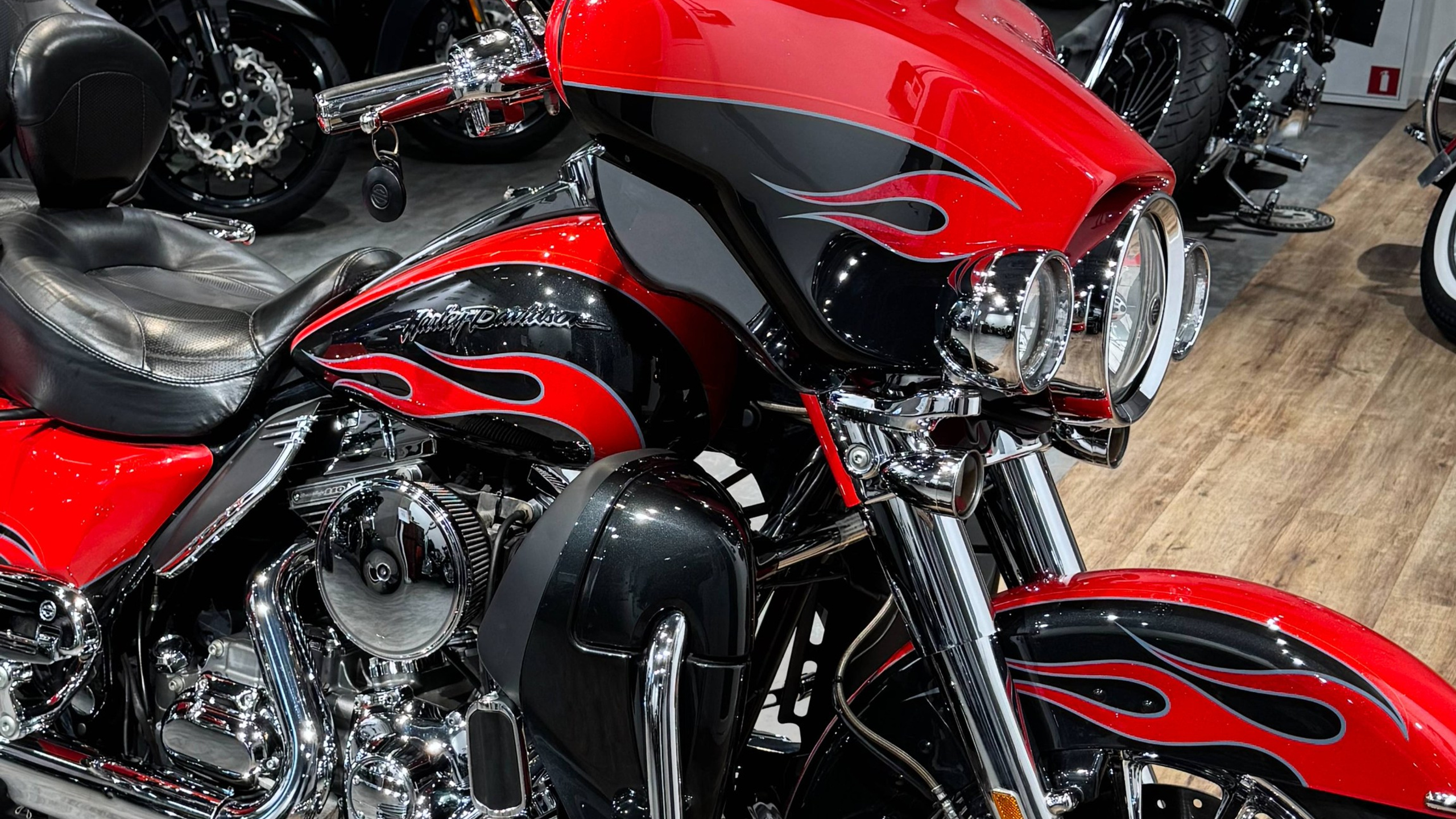 Мотоциклы Harley-Davidson 110 CVO Fire Fighters' Edition (Touring)  — купить мотоцикл. Hello Davidson, Москва. Только хорошие мотоциклы…