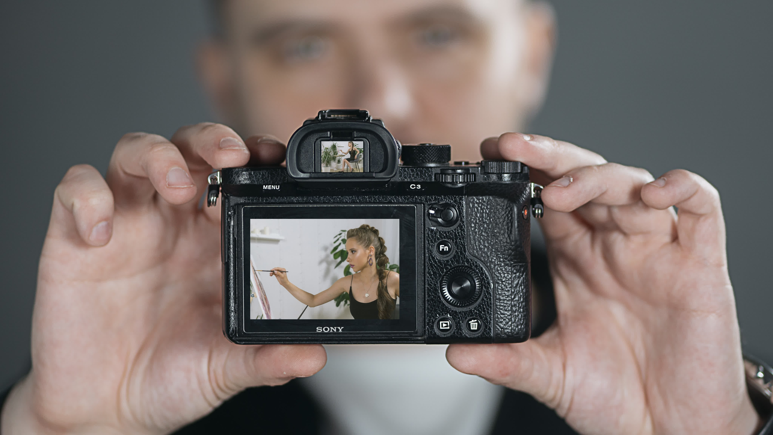 Художница Соня Афанасьева. Фотограф Виталий Сид: профессиональная фотосъемка, обучение и новости индустрии