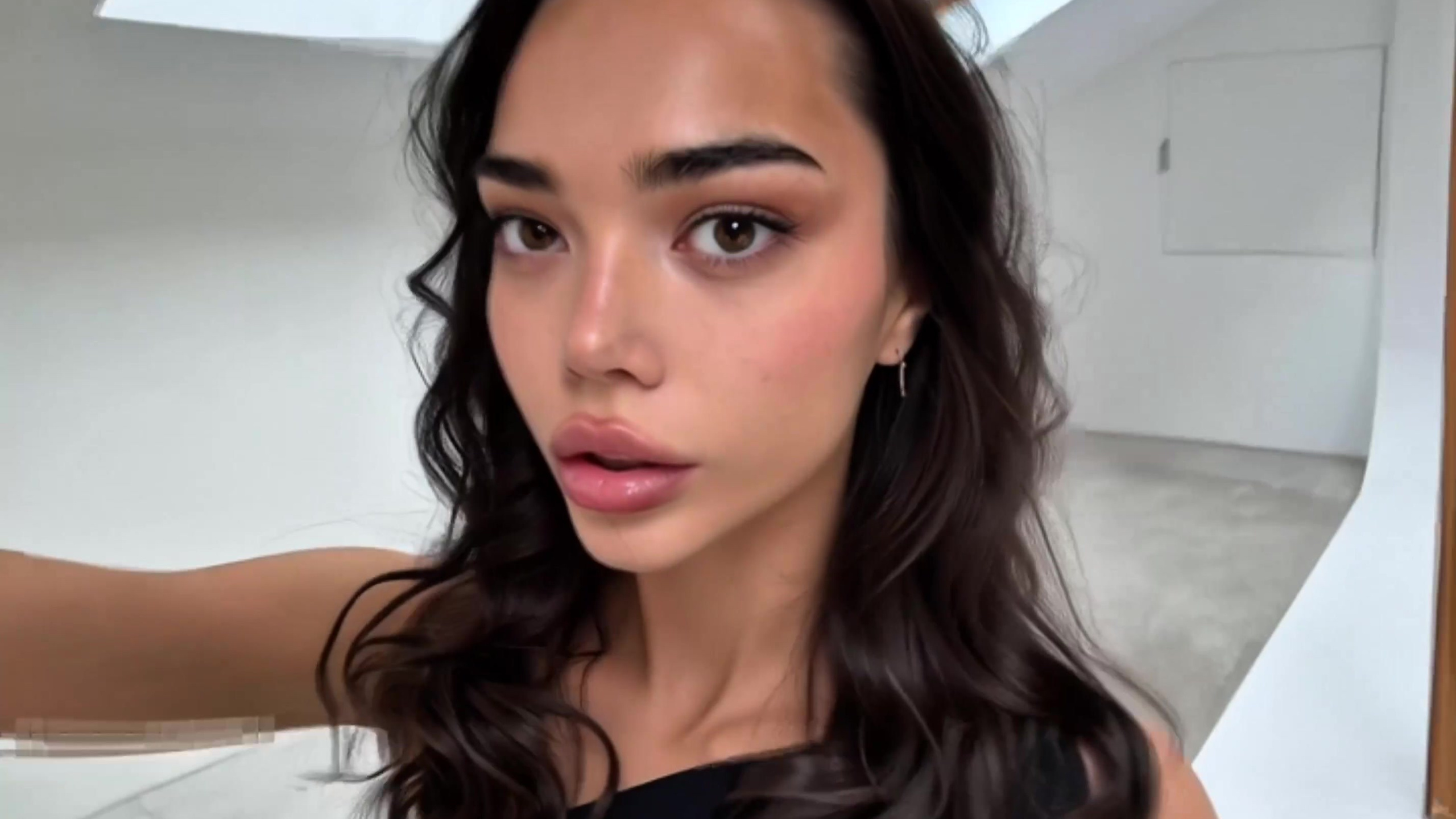 Luni. Kristina Mozhet