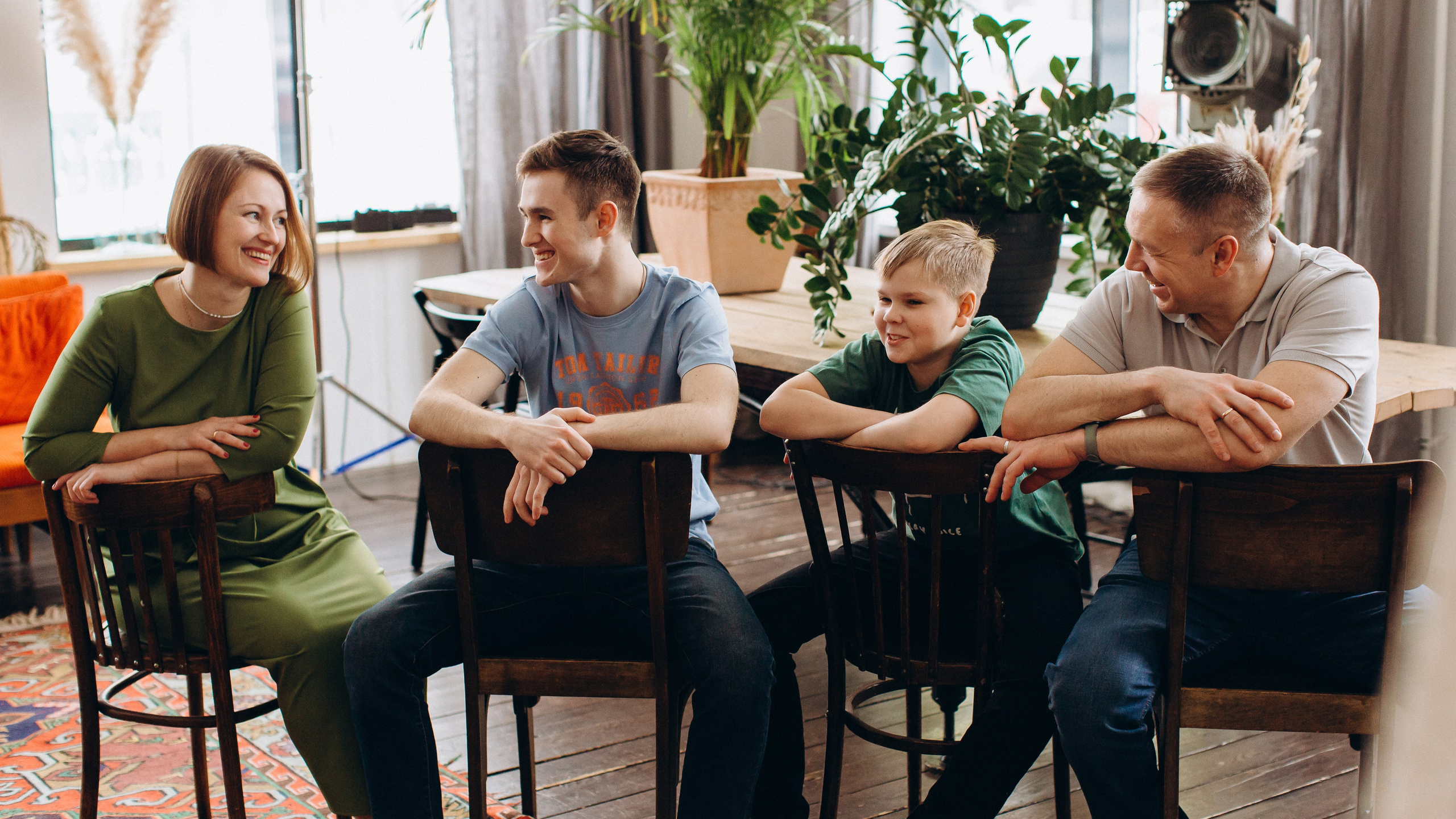 Семейная фотосессия в студии для Елены и ее семьи