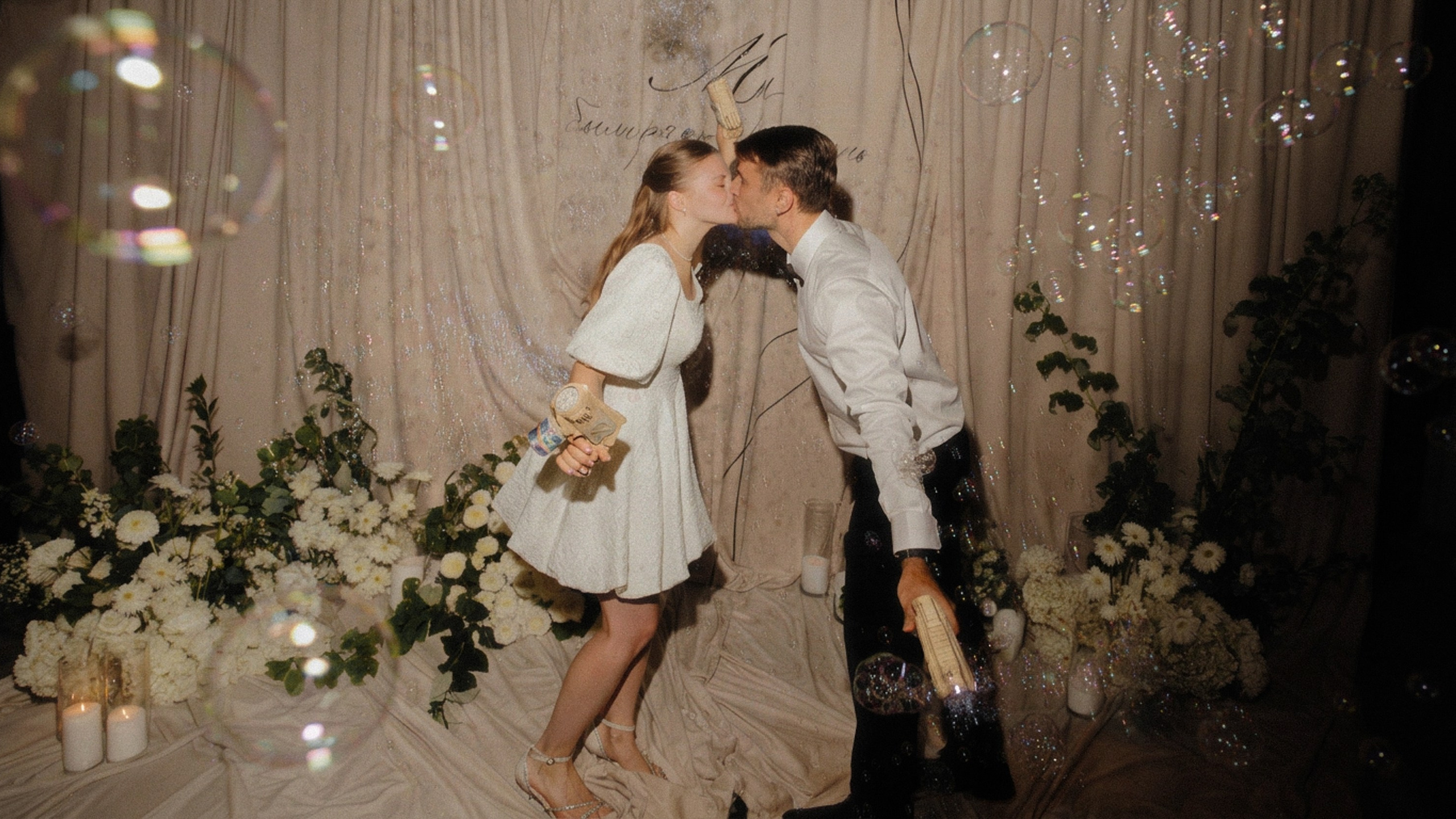 Она вложила в&nbsp;свадьбу всю душу, а&nbsp;он&nbsp;какие-то фантики ©