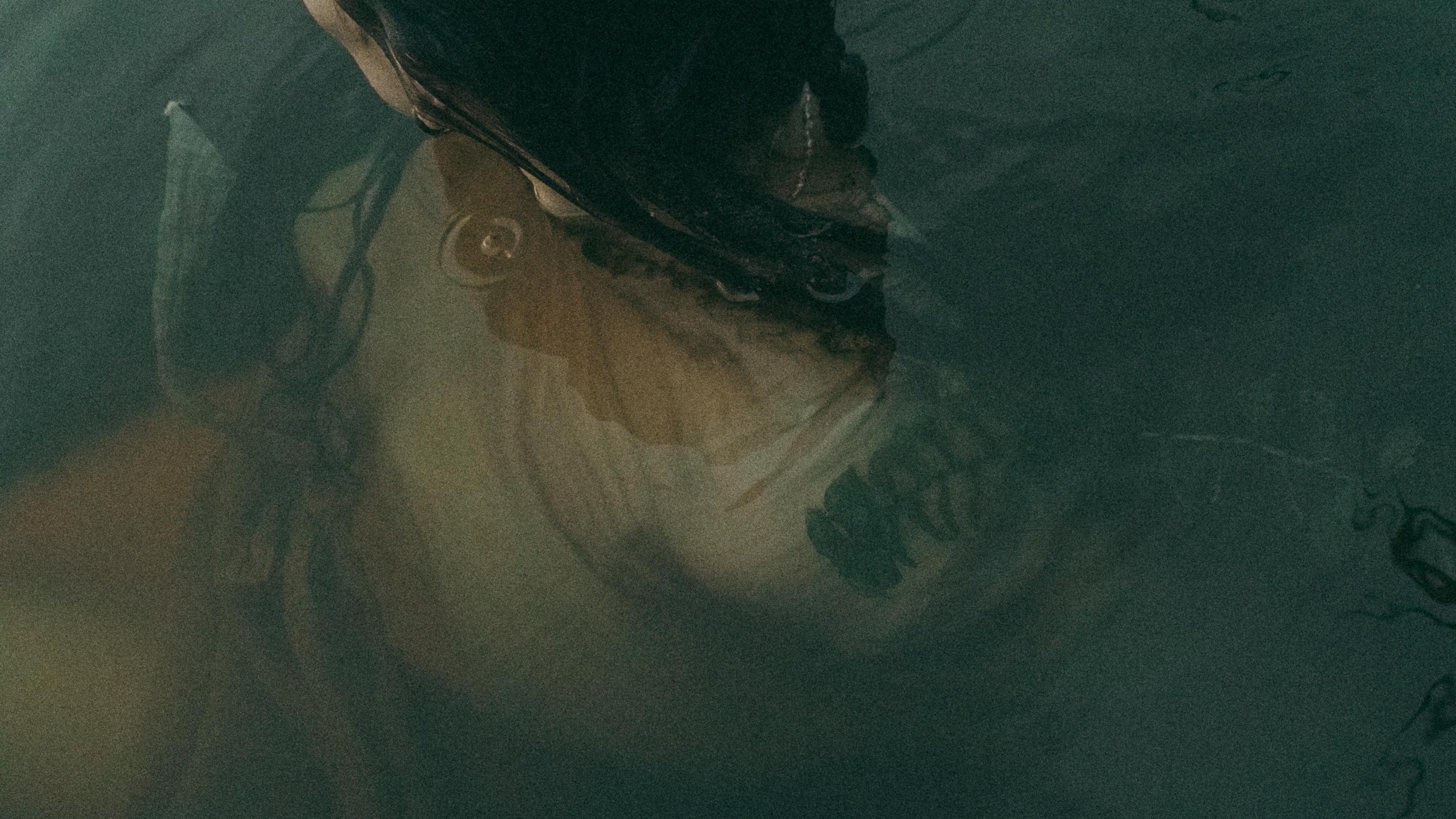 облако над водой мечется