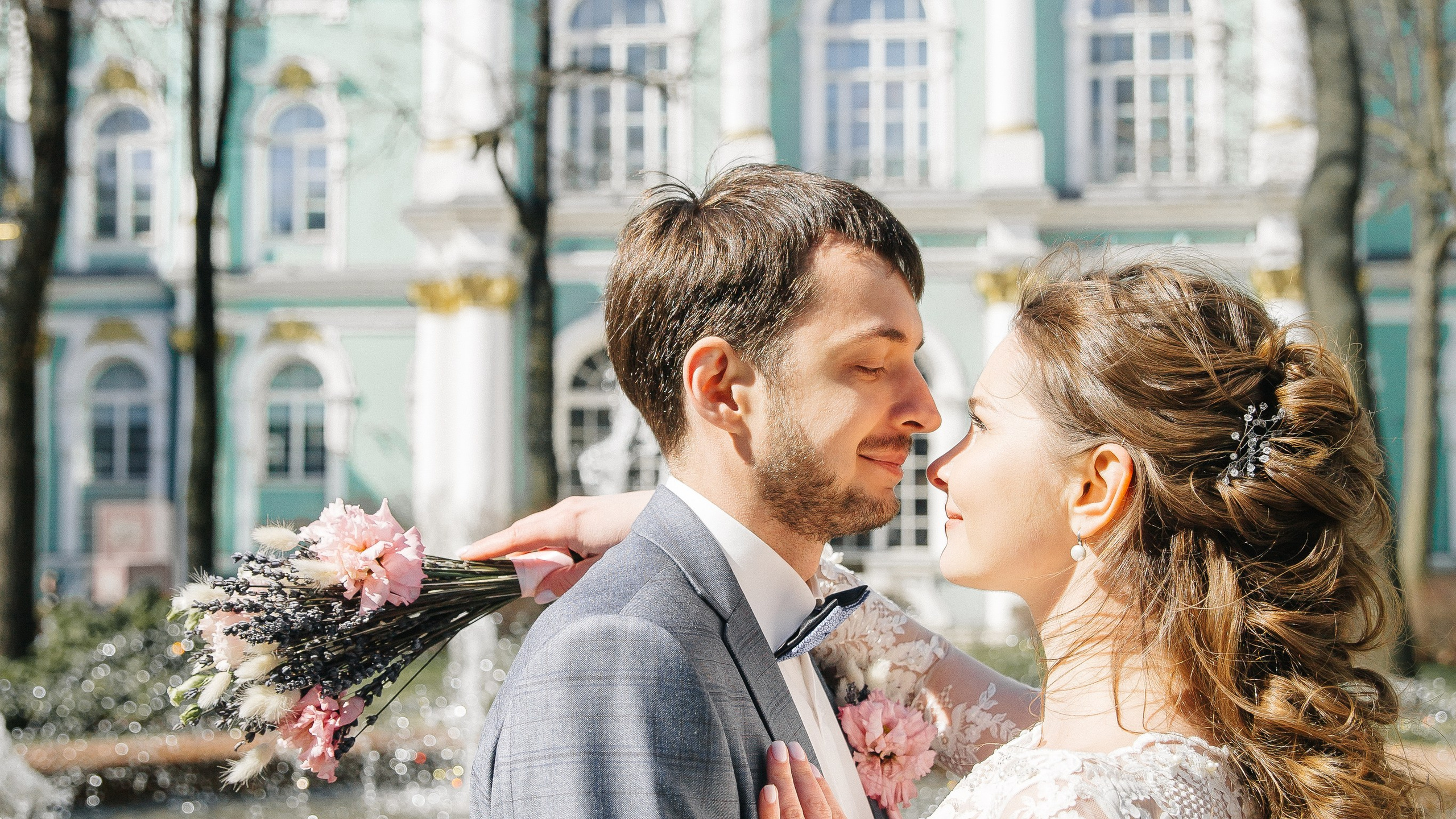 МАЙ | Дворец № 1, Атланты, Эрмитажный дворик