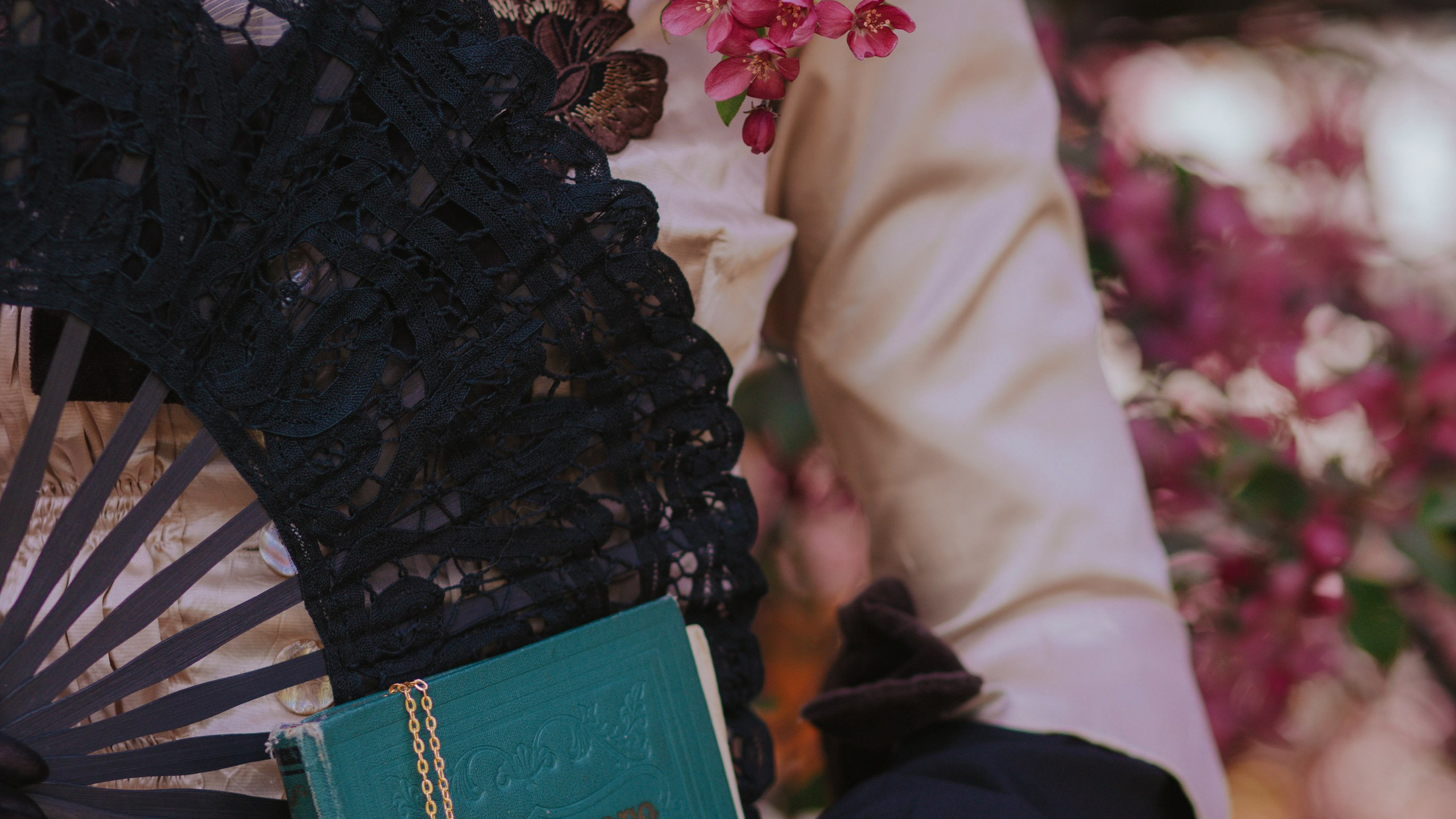 В&nbsp;цветении розовых яблонь