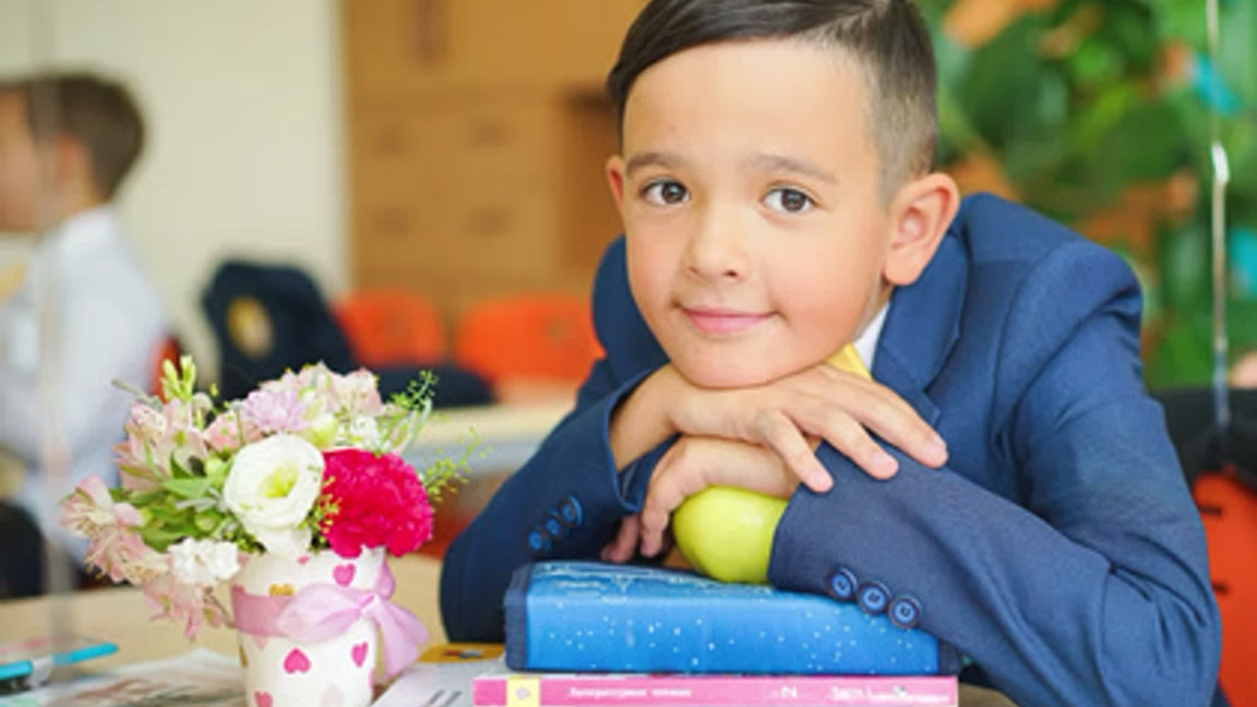 Выпускной альбом с оживающими AR фото Москва. Анна Белашова ВЫПУСКНЫЕ АЛЬБОМЫ, фото и видеосъёмка