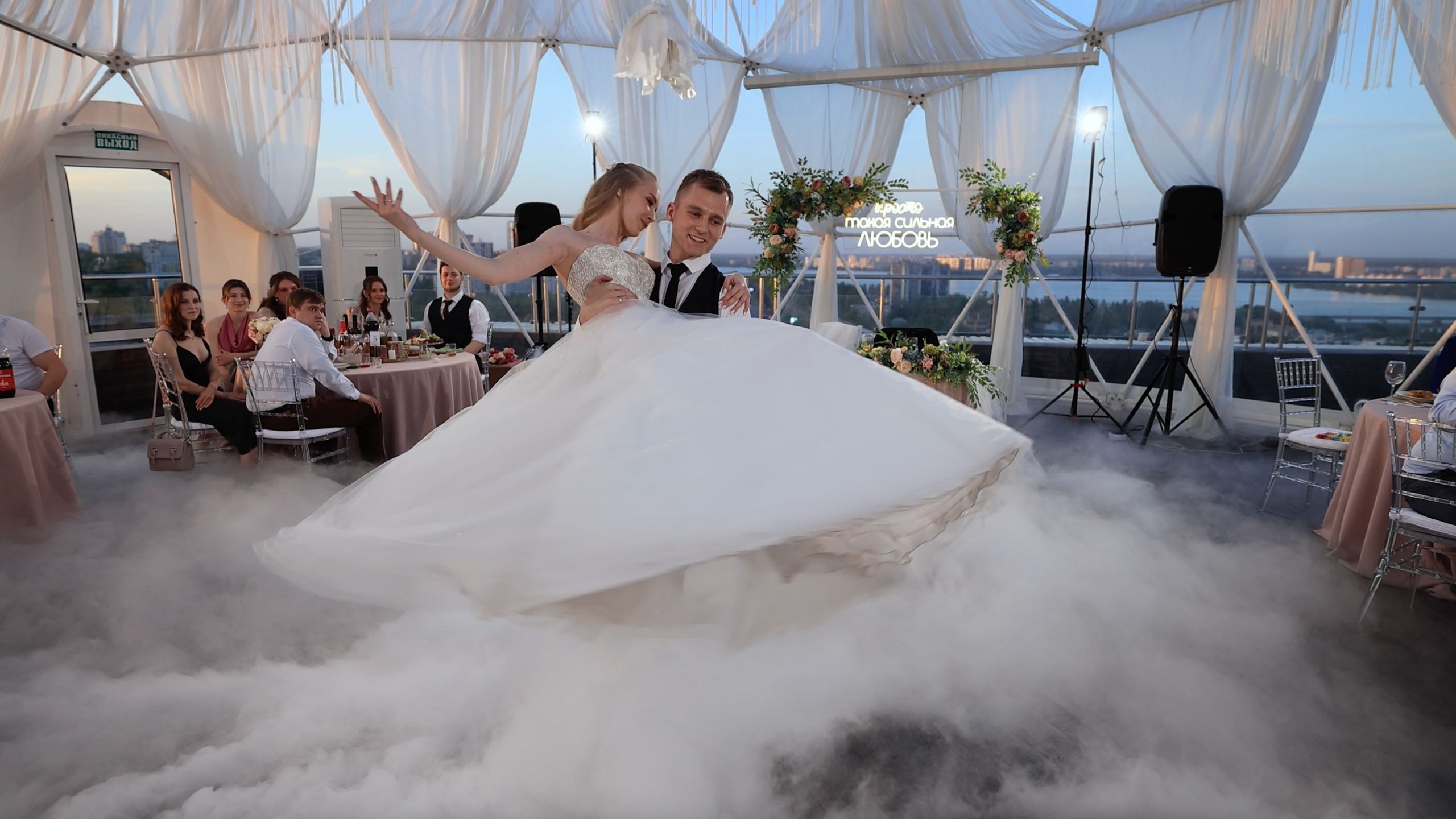 Первый танец молодожен. Свадебный видеограф AlexFilms в Воронеже и по всей России