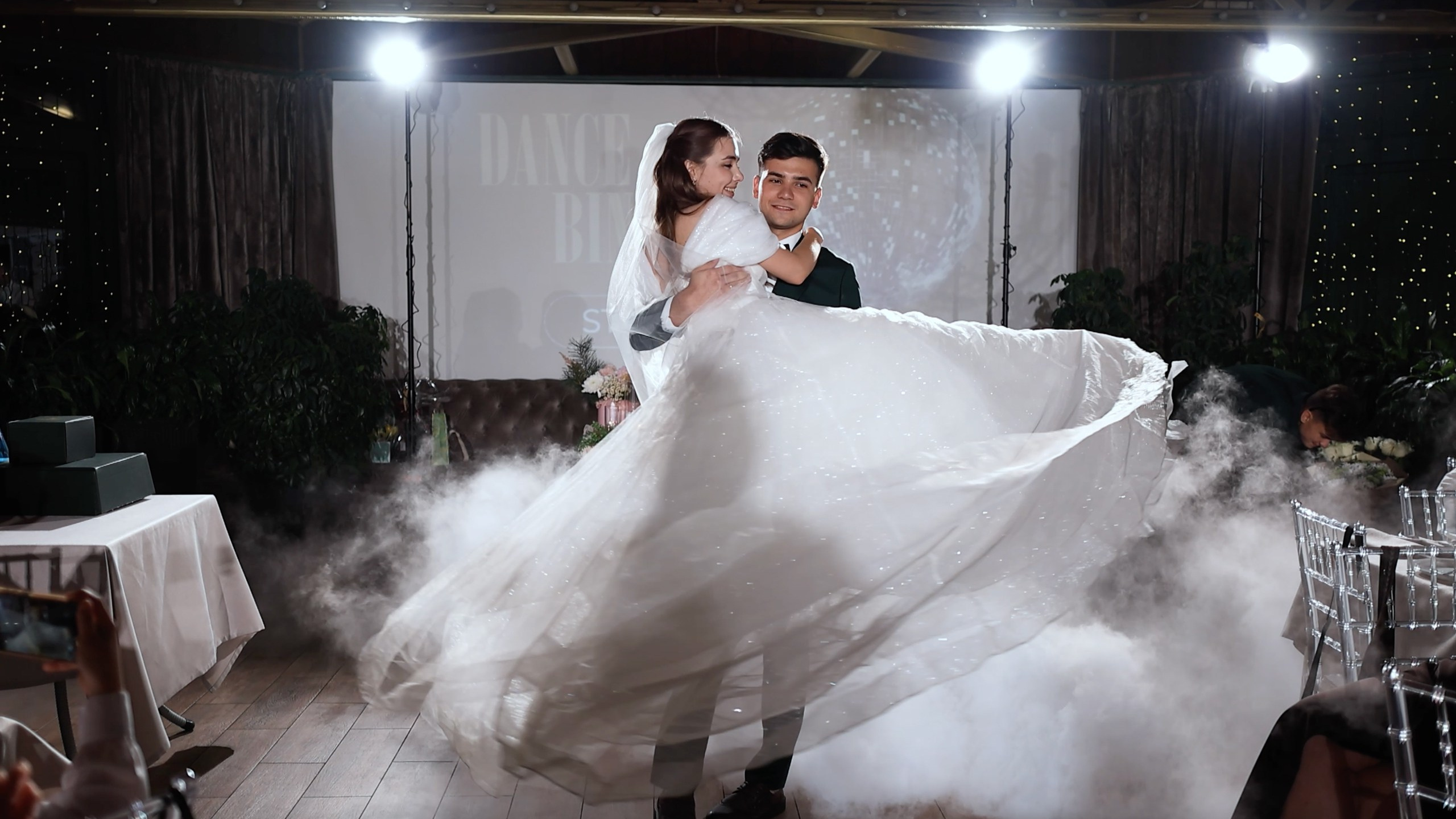 Первый танец молодожен. Свадебный видеограф AlexFilms в Воронеже и по всей России