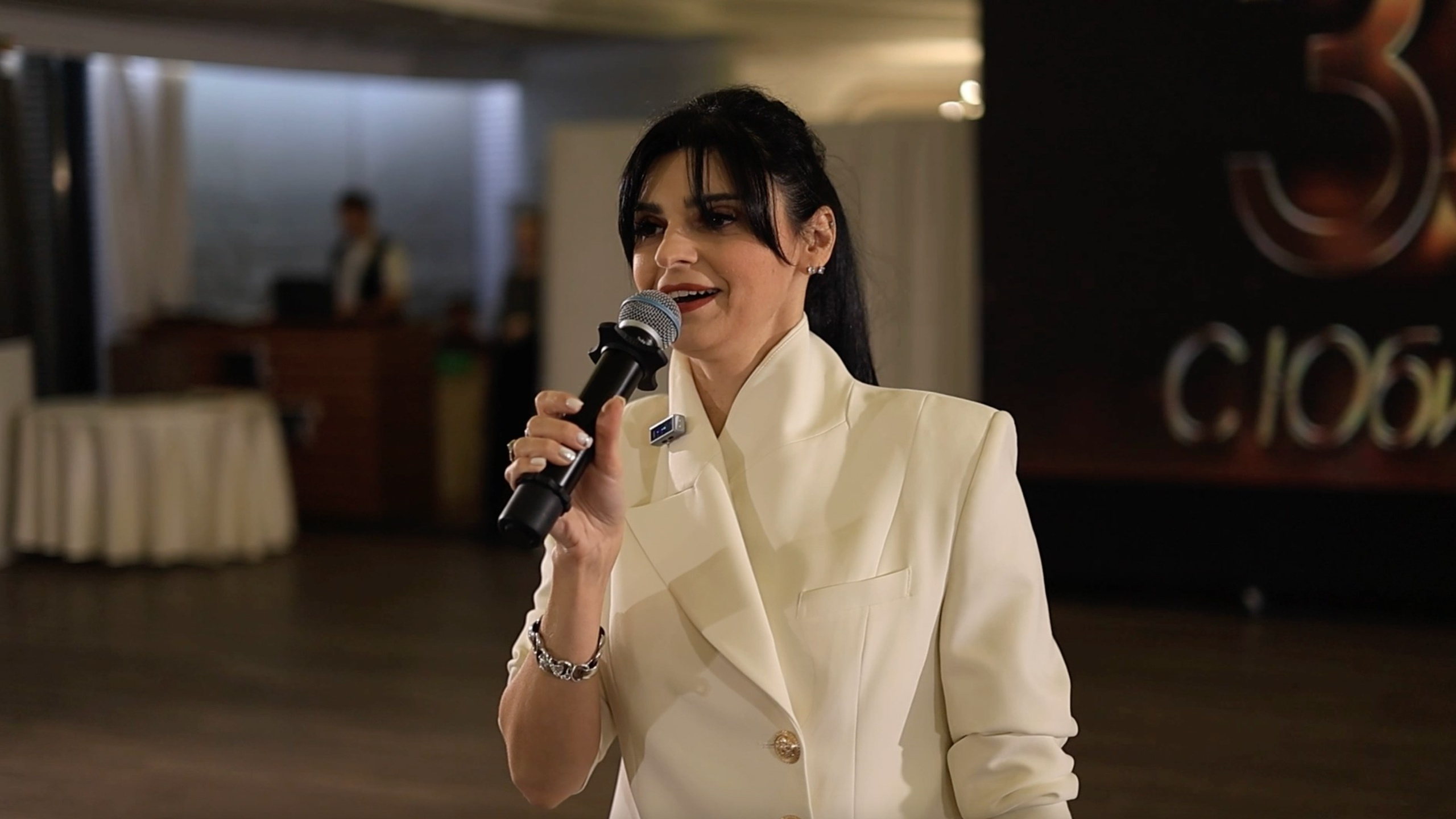 Проморолики для ведущих и не только. Свадебный видеограф AlexFilms в Воронеже и по всей России