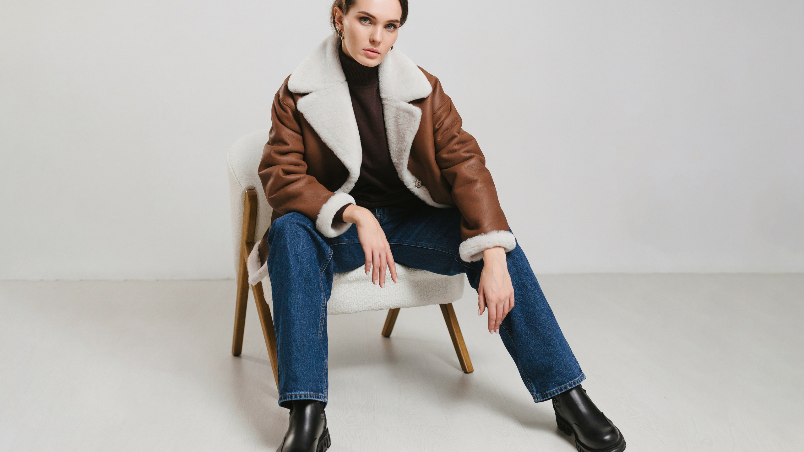 Каталог — нейтральный фон