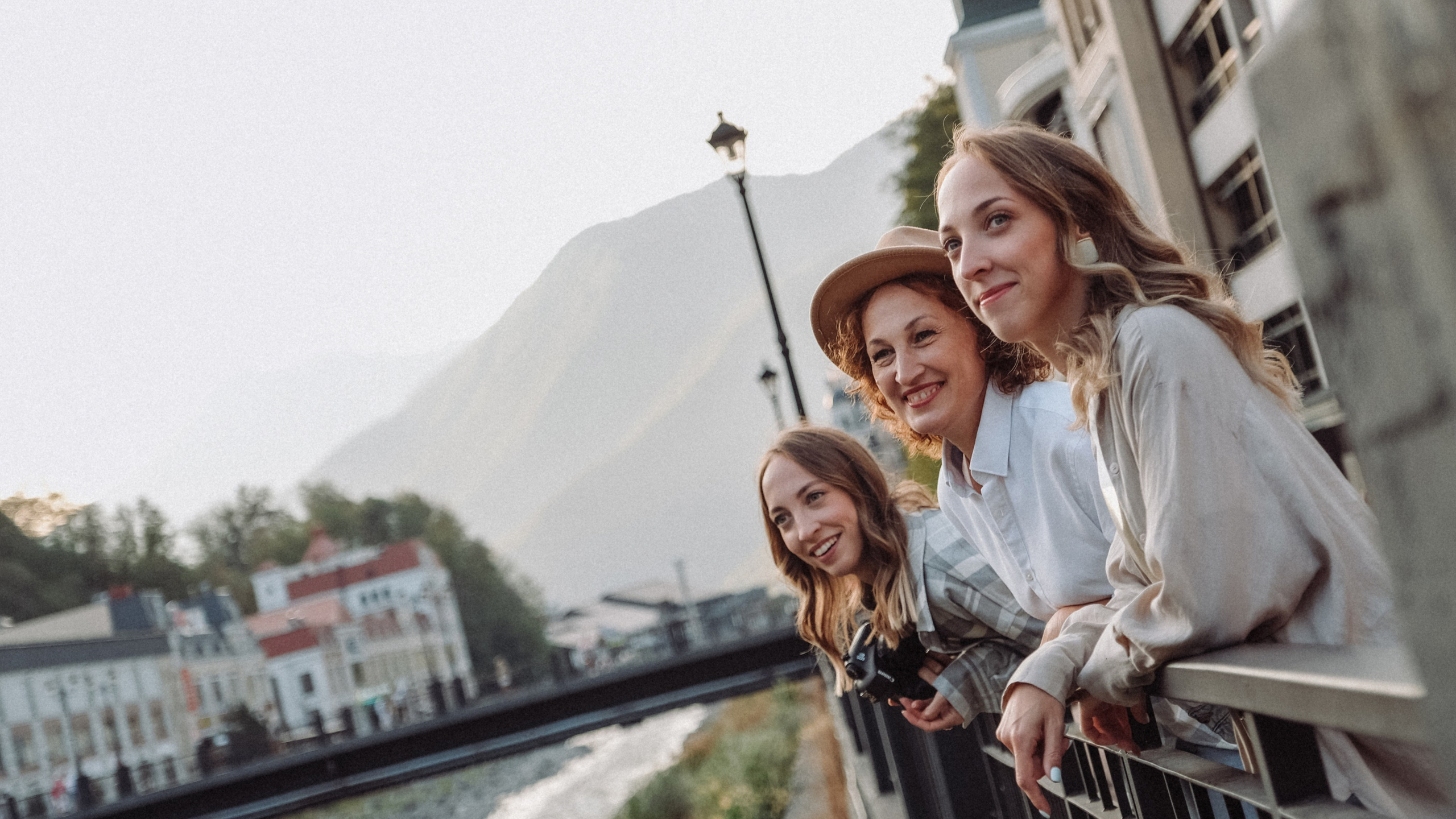 Ксюша и Алена с мамой