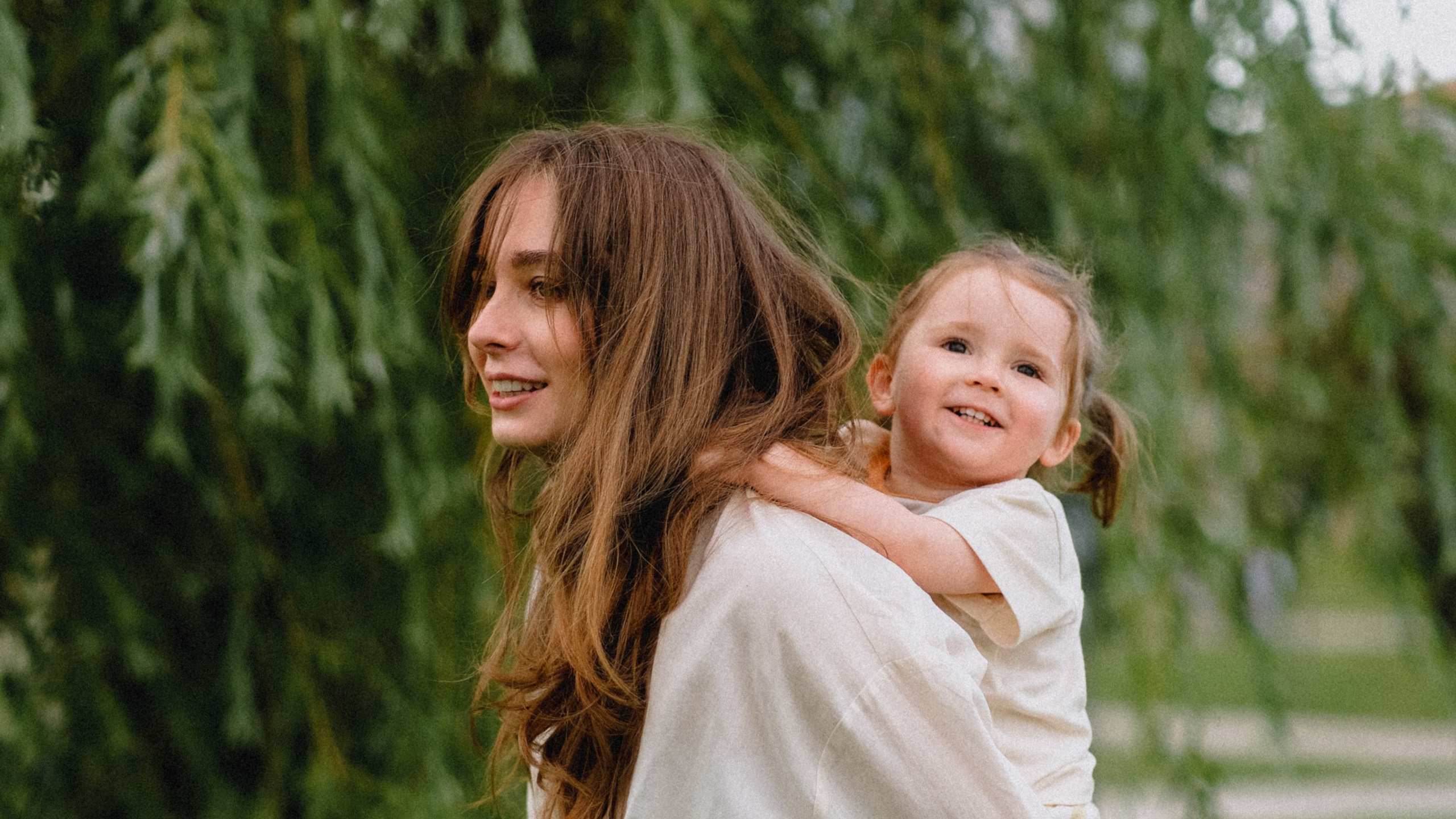 Настя и Аделина