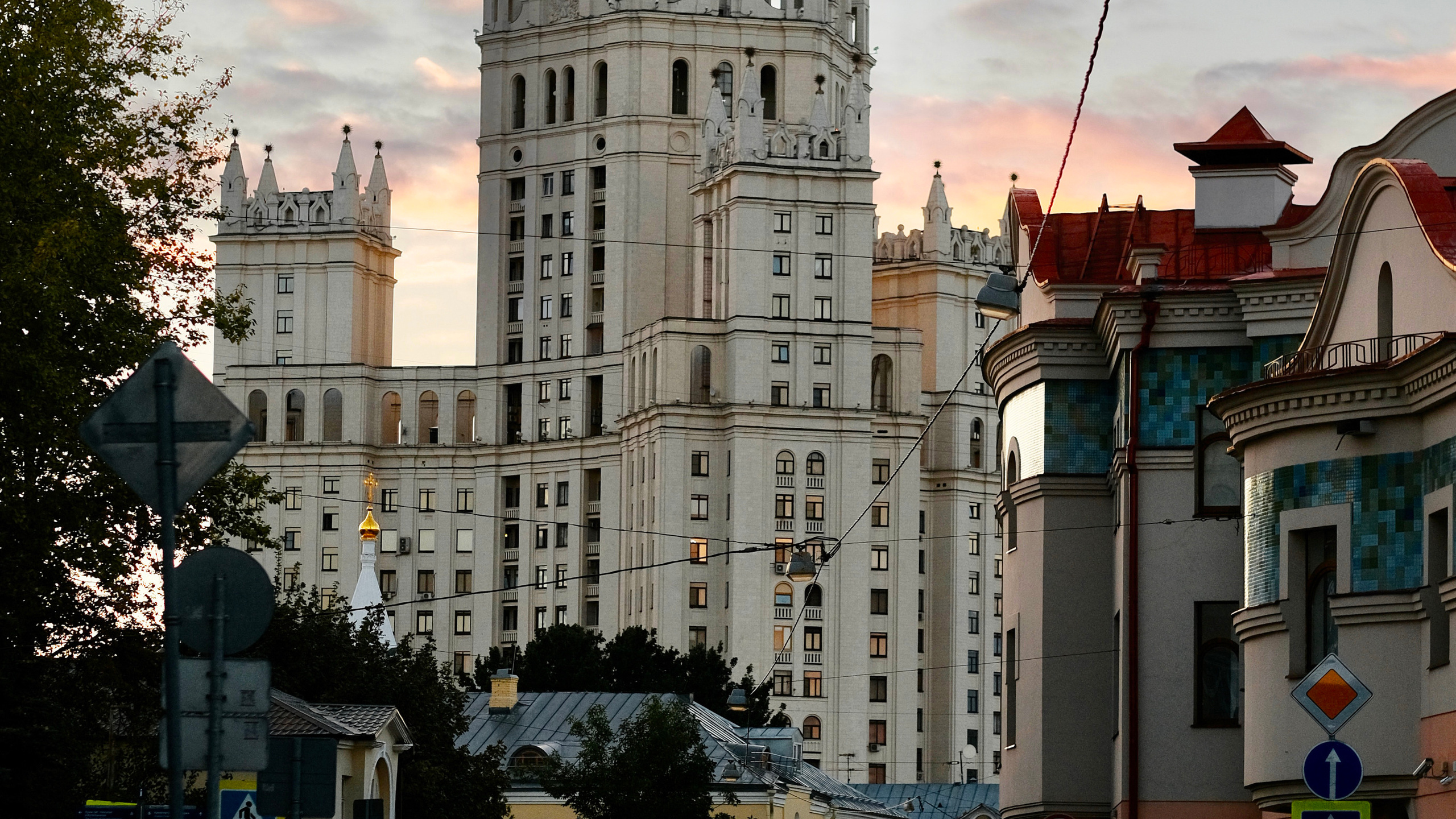 Таганка в цвете