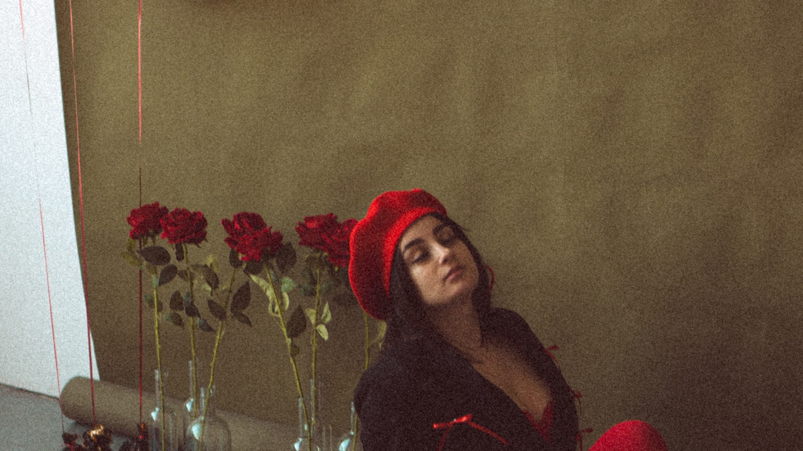 красные колготки