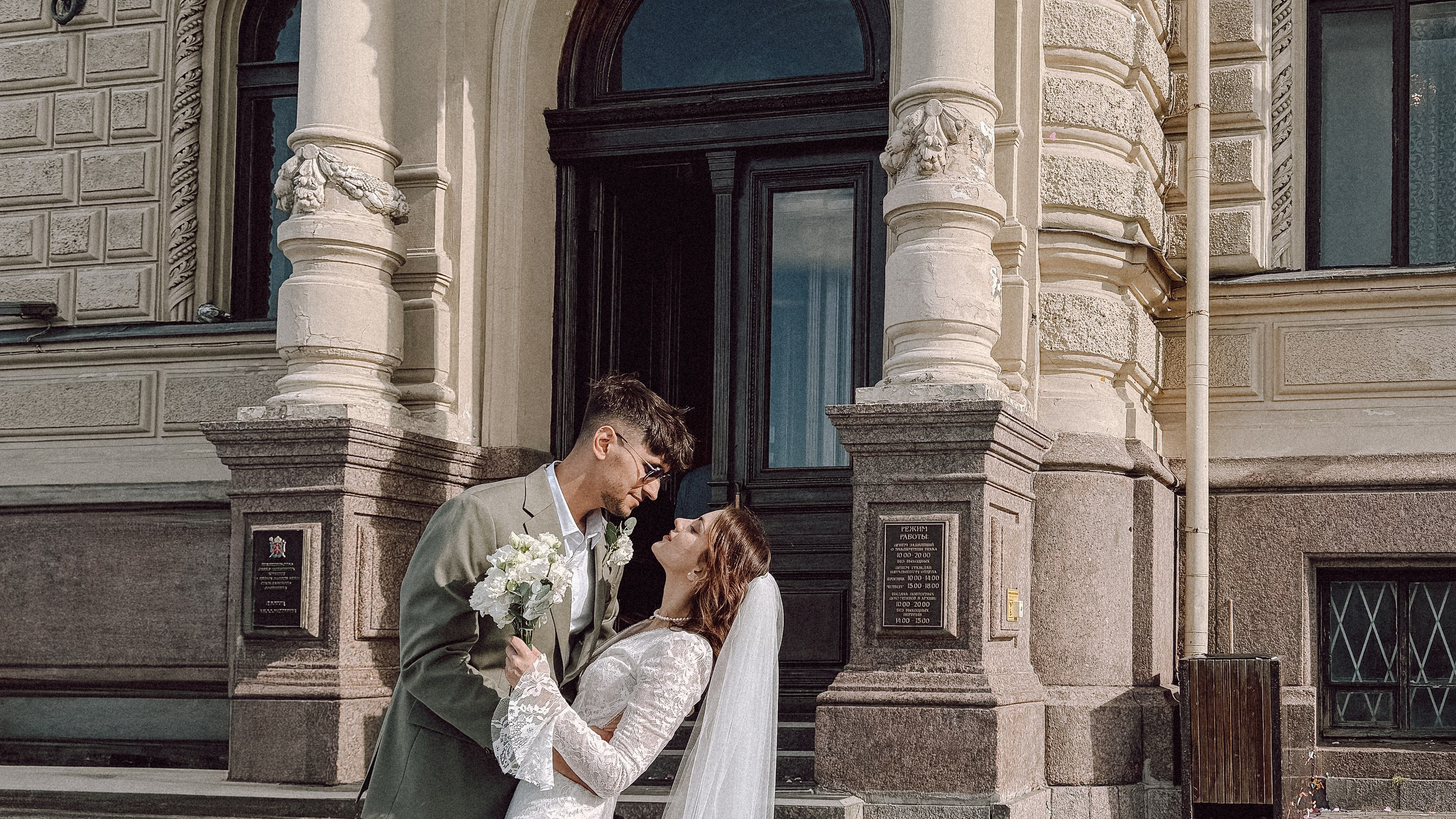 ФОТО НА ТЕЛЕФОН ВО ВРЕМЯ БРАКОСОЧЕТАНИЯ В ПЕРВОМ ДВОРЦЕ И ПРОГУЛКИ