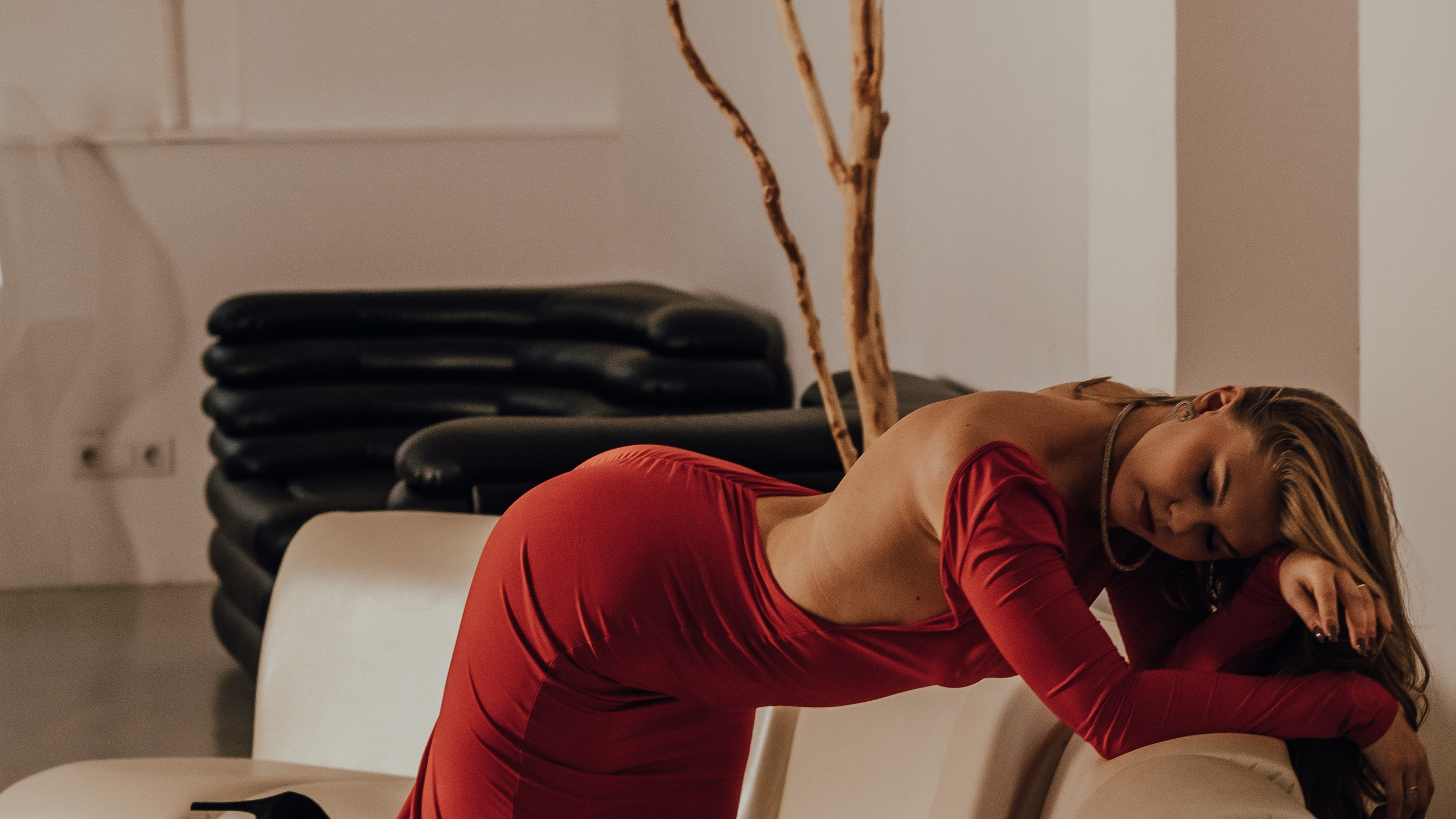 Студийная для девушки