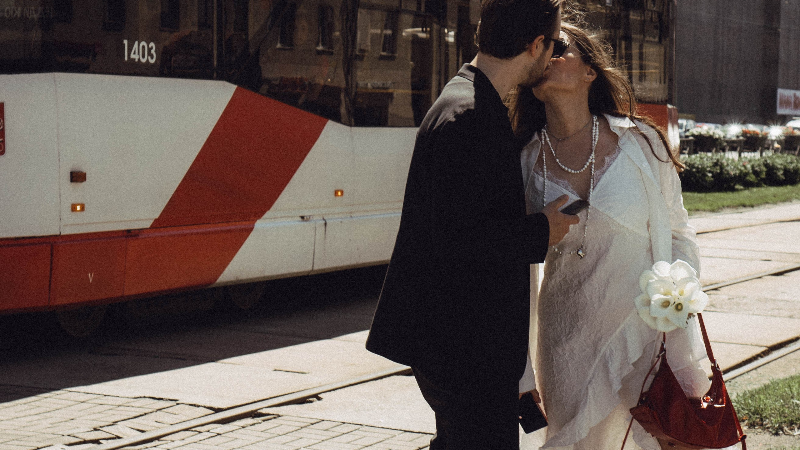 СВАДЕБНАЯ СЬЕМКА В ПАРКЕ ПОБЕДЫ И ПРОГУЛКА ПО МОСКОВСКОМУ ПРОСПЕКТУ