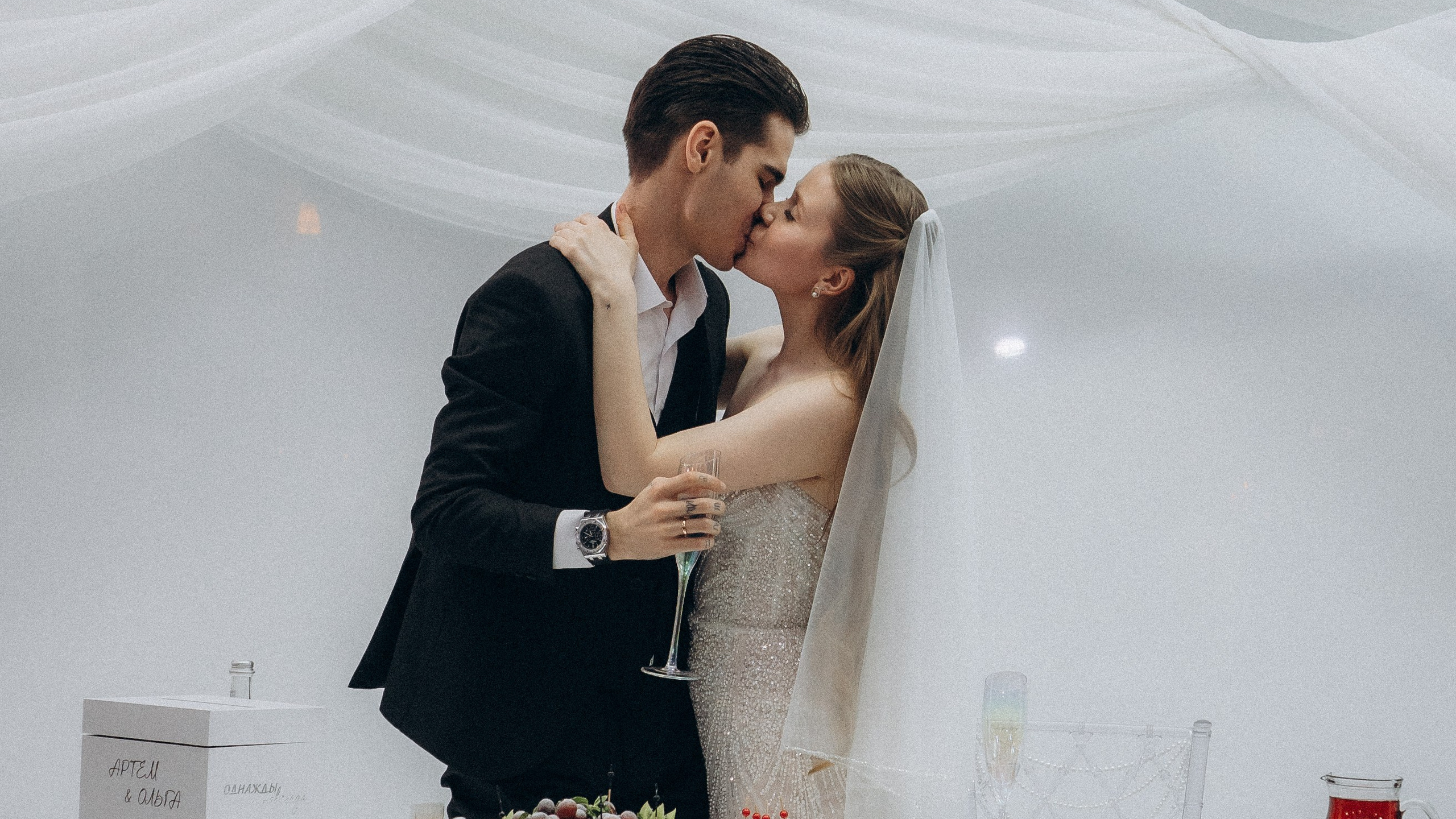 СЬЕМКА СВАДЕБНОГО БАНКЕТА (СНЯТО В СИБИРЕ В НИЖНЕВАРТОВСКЕ)