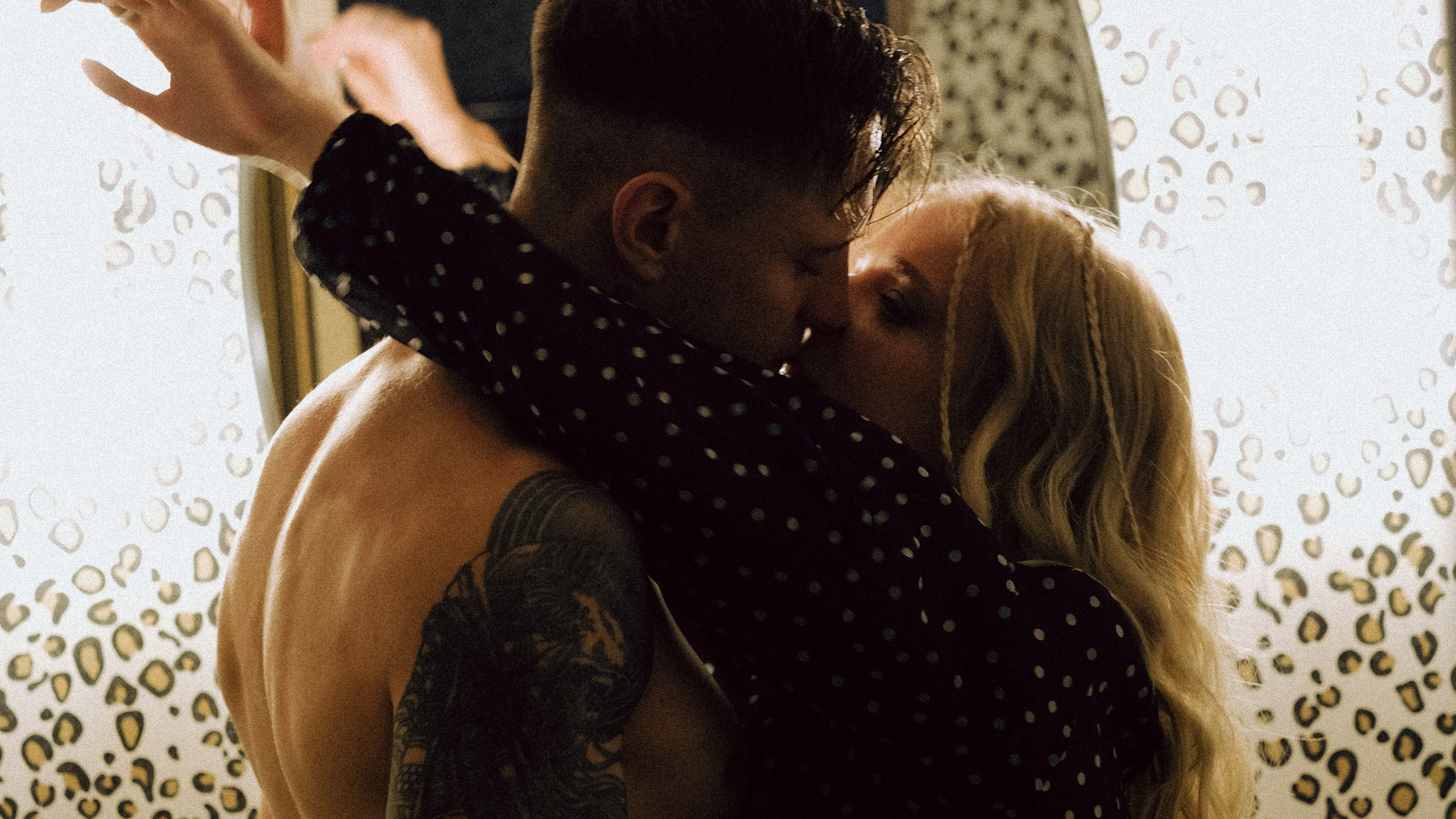 СВАДЕБНАЯ СЬЕМКА С КАБРИОЛЕТОМ В САНТК-ПЕТЕРБУРГЕ НА ПЕТРОГРАДКЕ В ОТЕЛЕ ПАНОРАМИКА