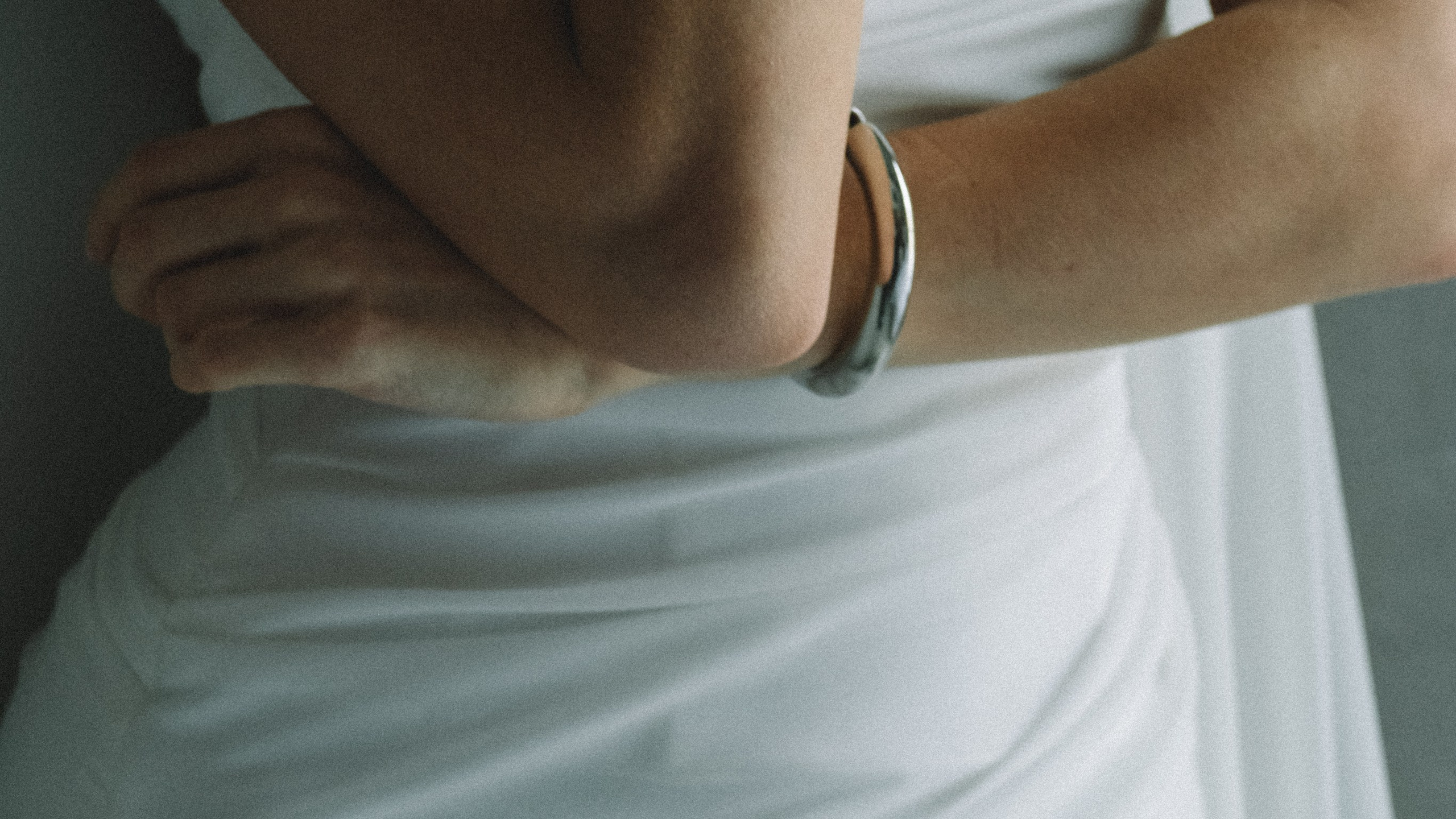 ЭЛЕГАНТНАЯ СВАДБЕНАЯ СЬЕМКА ЖЕНИХА И НЕВЕСТЫ В ДОРОГОМ ОТЕЛЕ САНКТ-ПЕТЕРБУРГА