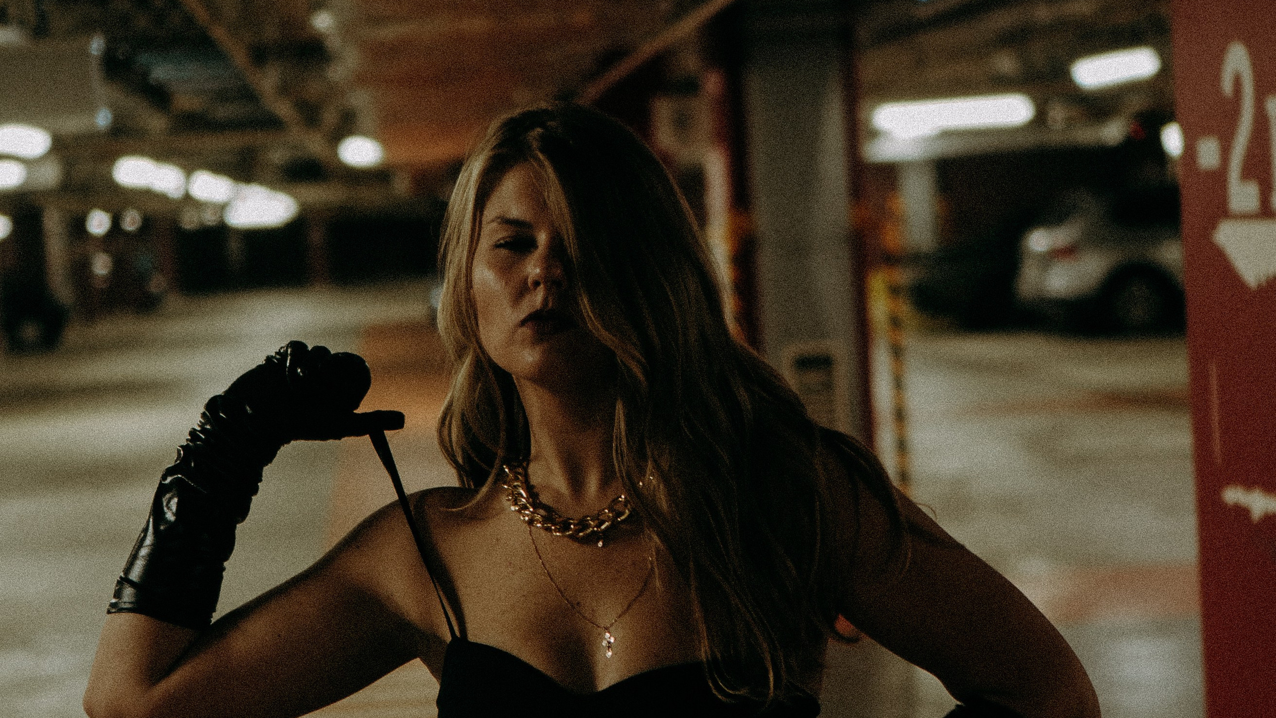 НА ПАРКОВКЕ.