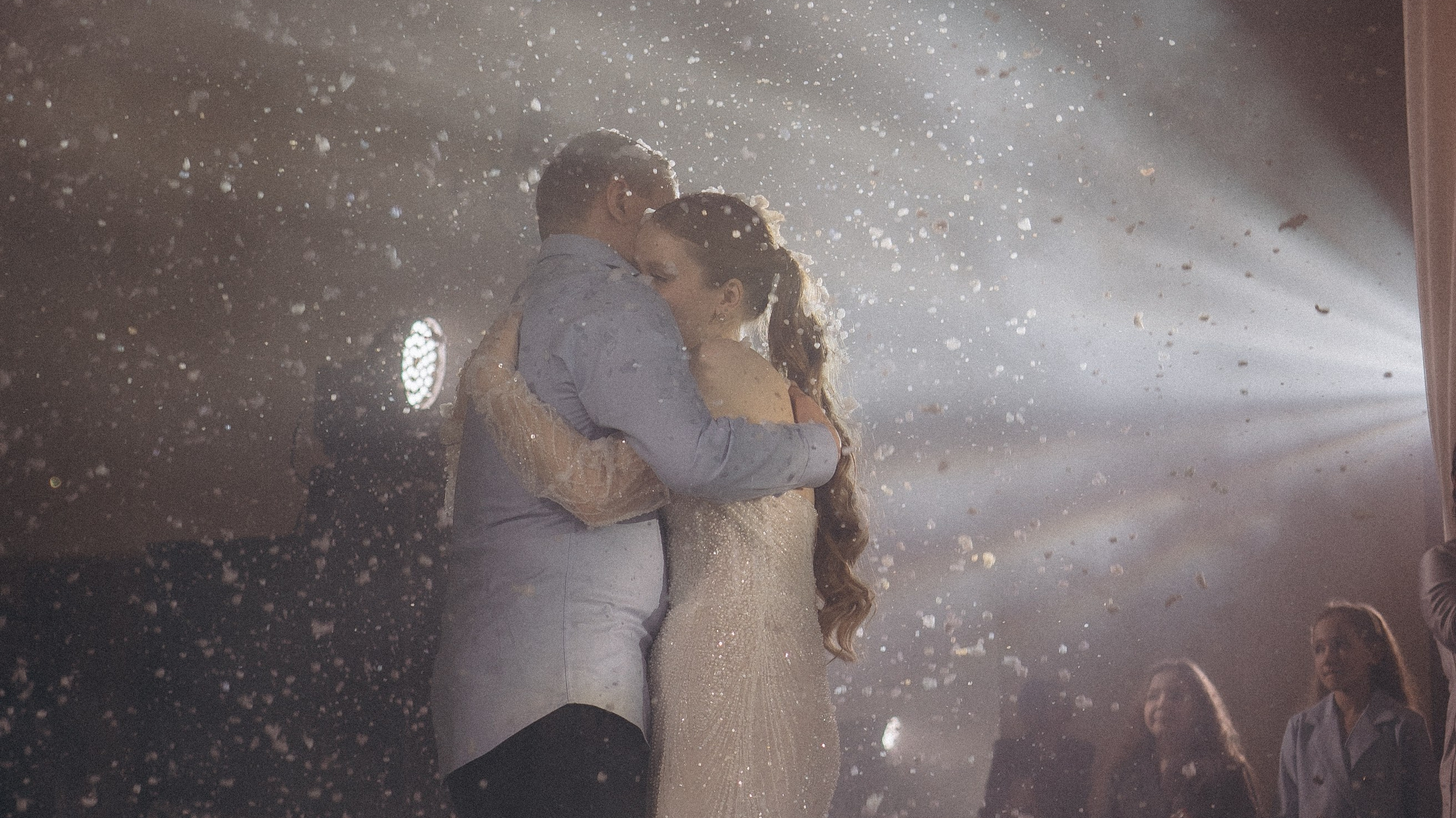 СВАДЕБНАЯ СЬЕМКА СБОРОВ В ОТЕЛЕ И ВЫЕЗД НА ЦЕРЕМОНИЮ (СНЯТО В СИБИРЕ В НИЖНЕВАРТОВСКЕ)