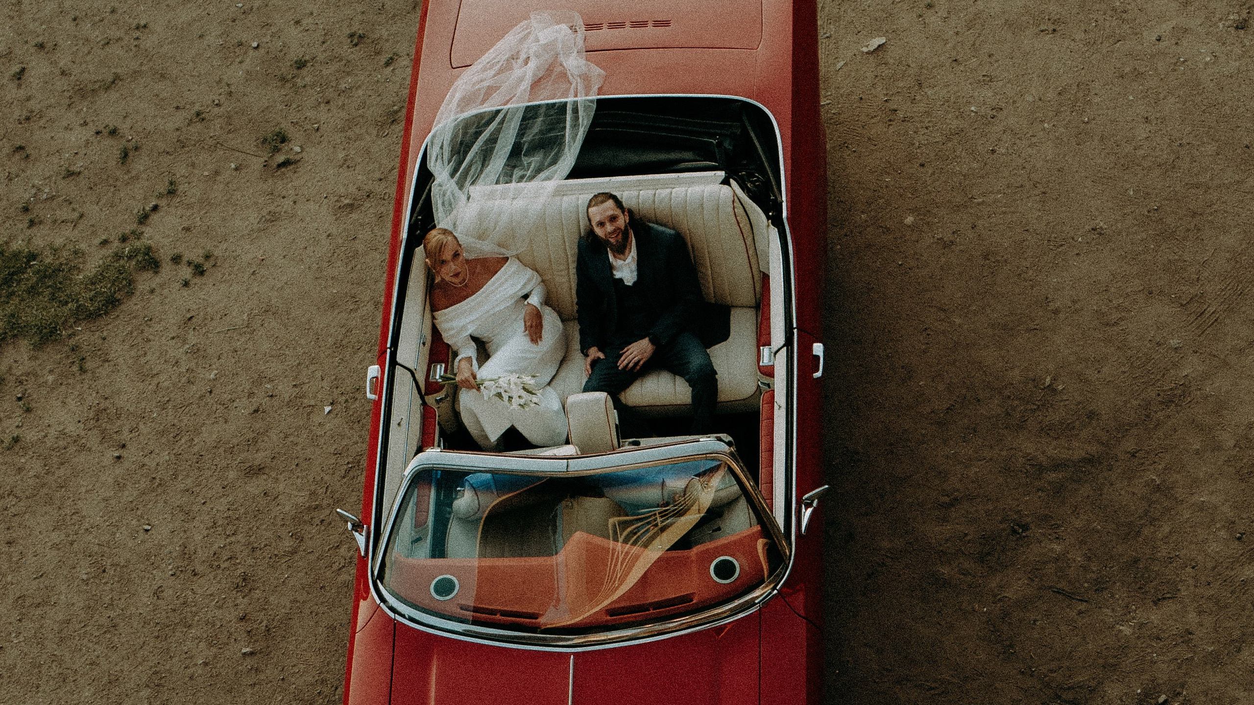 СВАДЕБНАЯ СЬЕМКА ВОЗЛЕ МСОТА БЕТАНКУРА НА КАБРИОЛЕТЕ