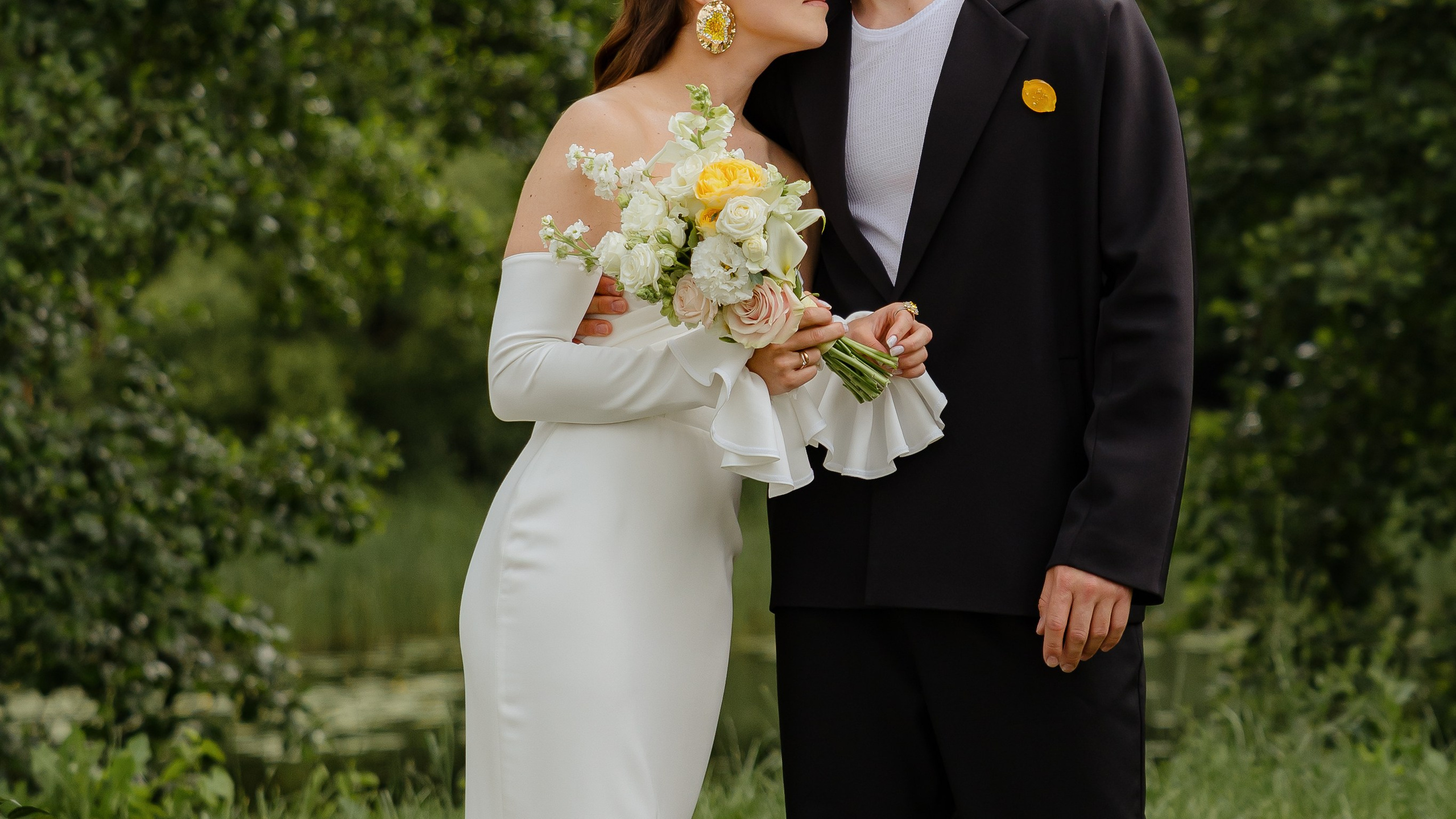 Июньская свадьба на берегу реки