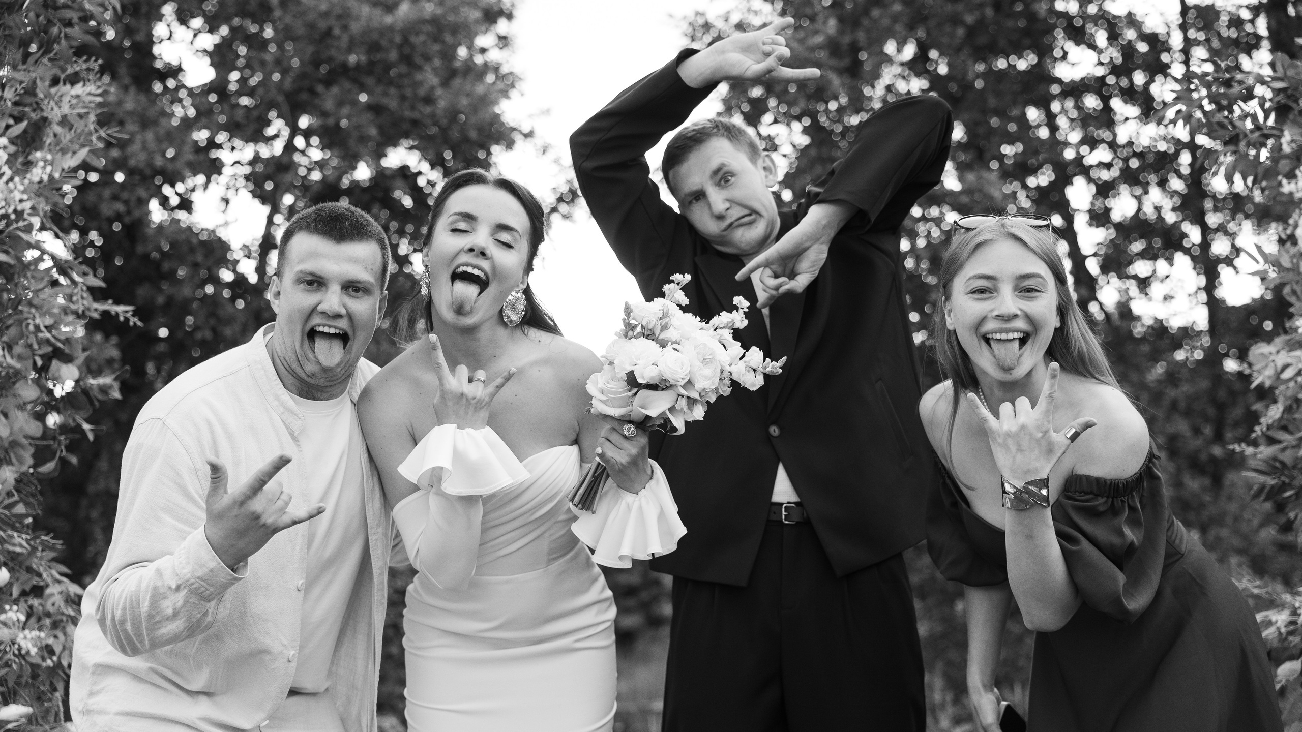 Июньская свадьба на берегу реки