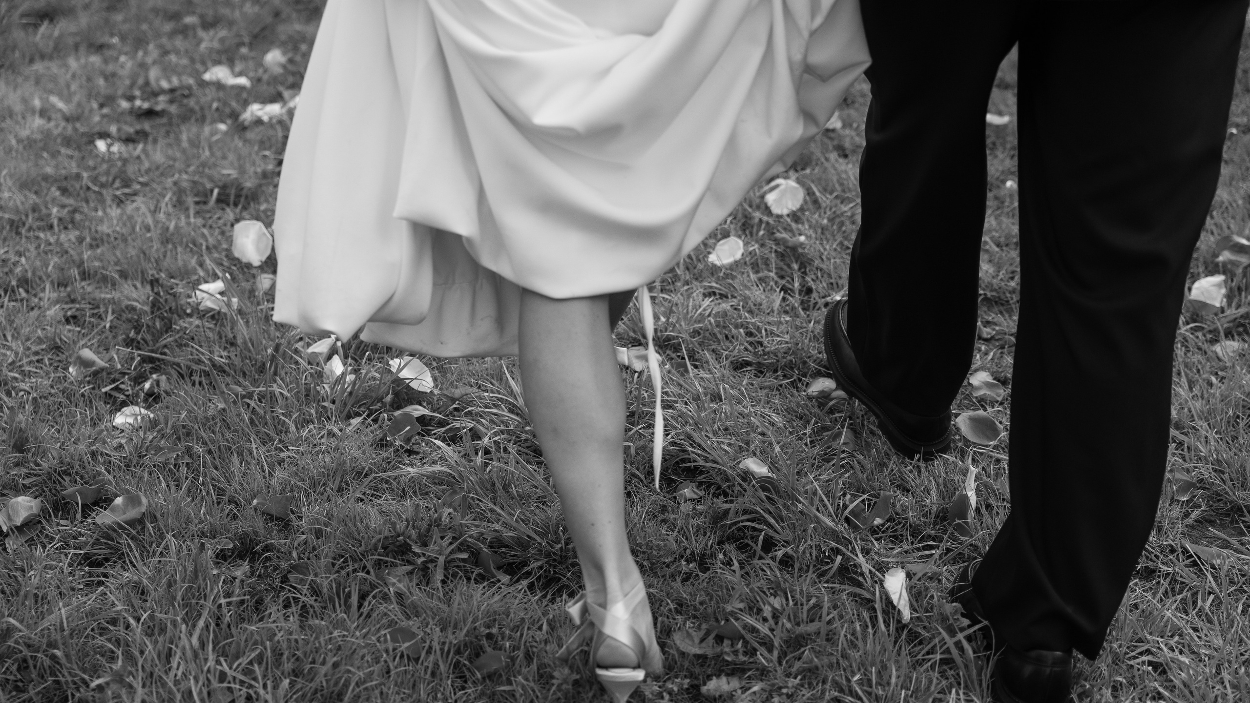 Июньская свадьба на берегу реки