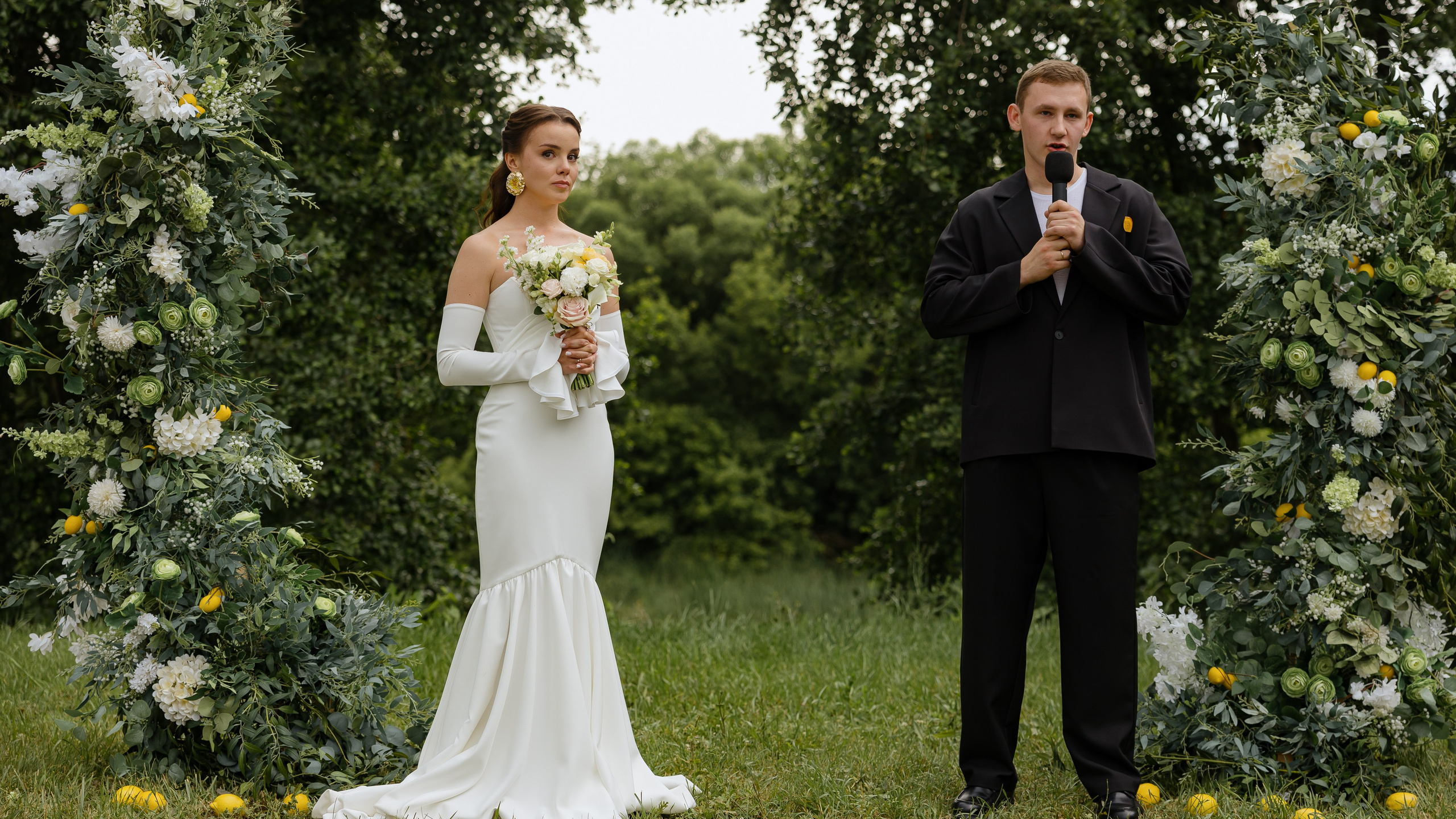 Июньская свадьба на берегу реки