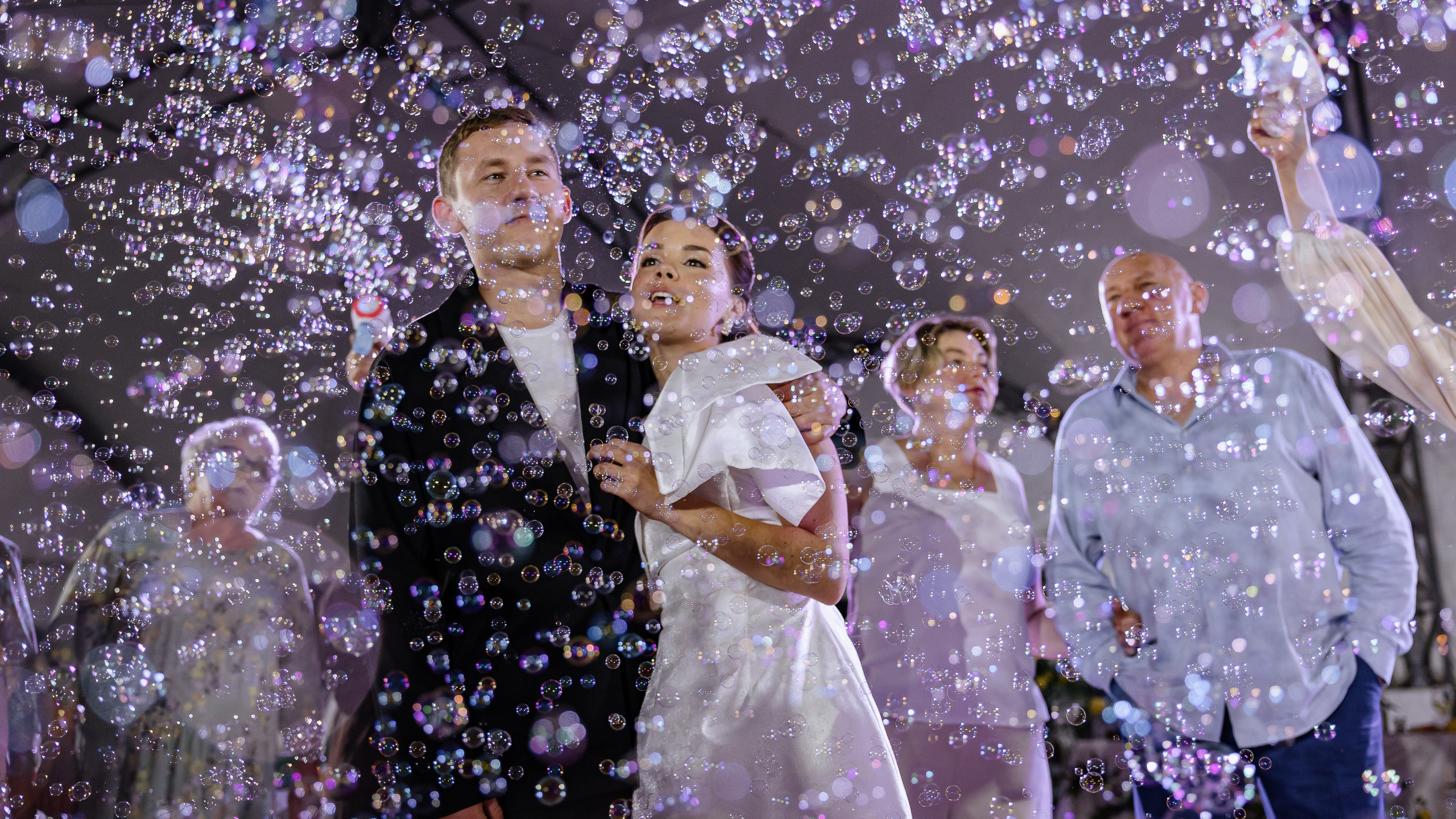 Июньская свадьба на берегу реки