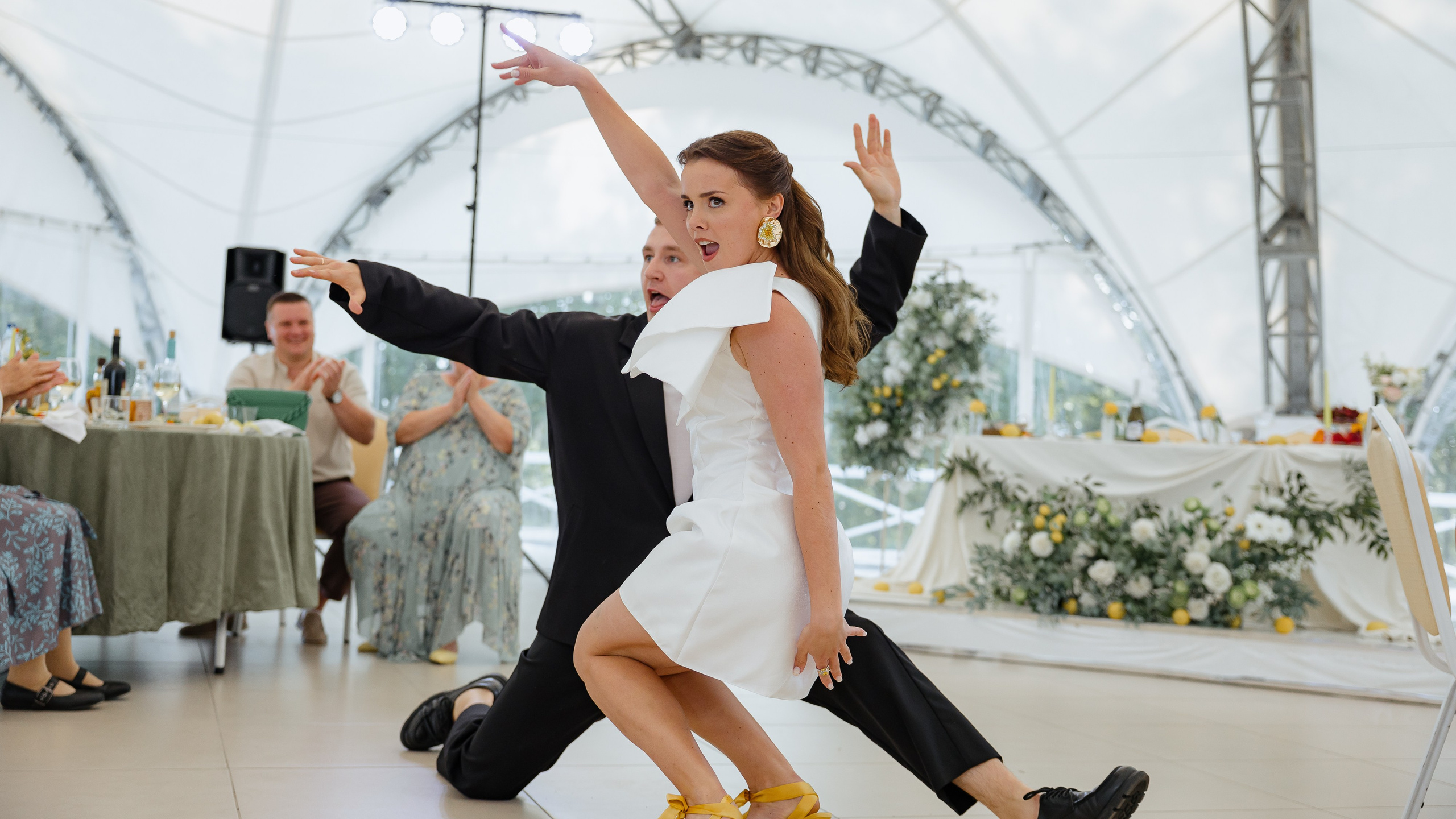 Июньская свадьба на берегу реки