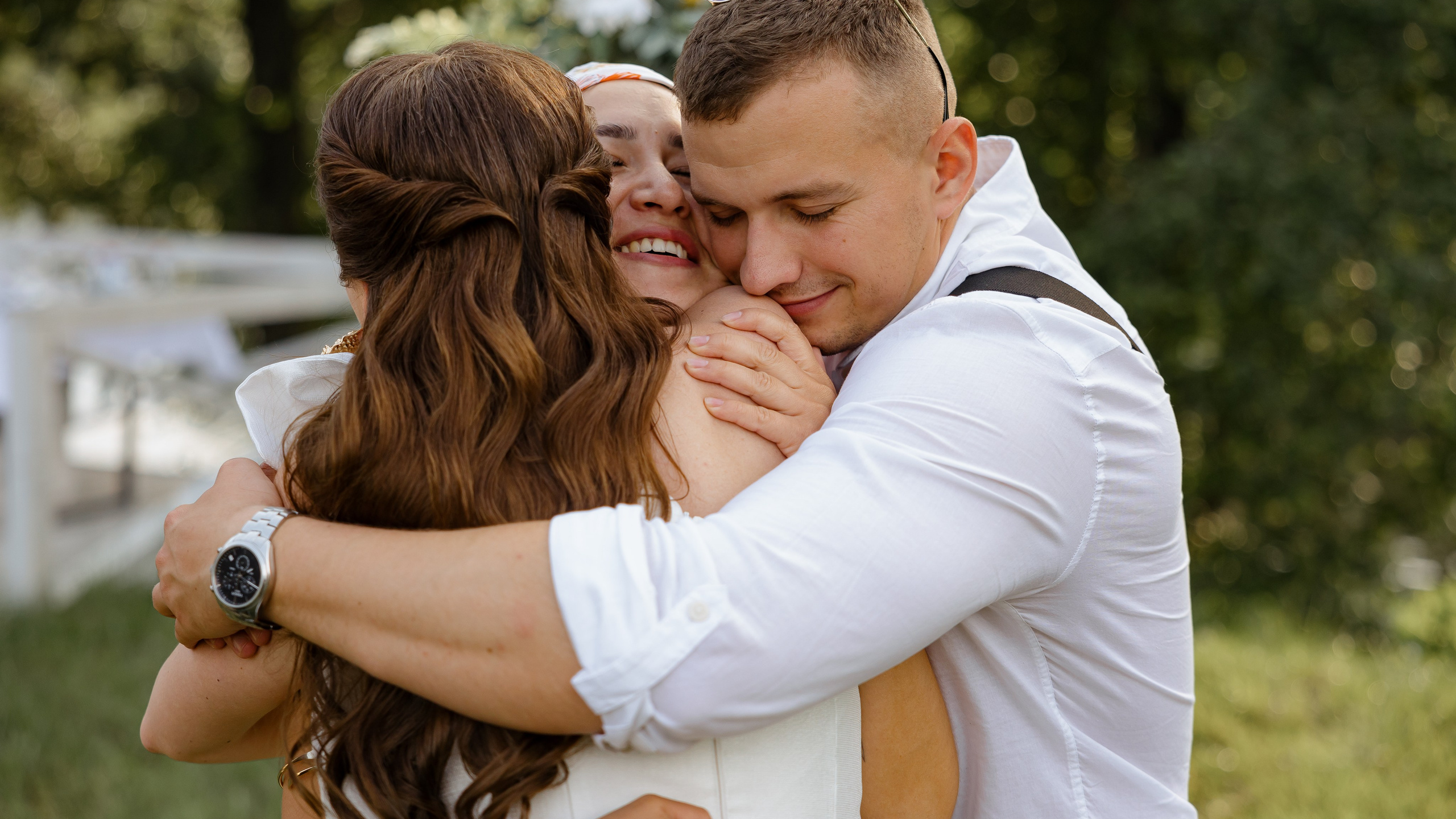 Июньская свадьба на берегу реки