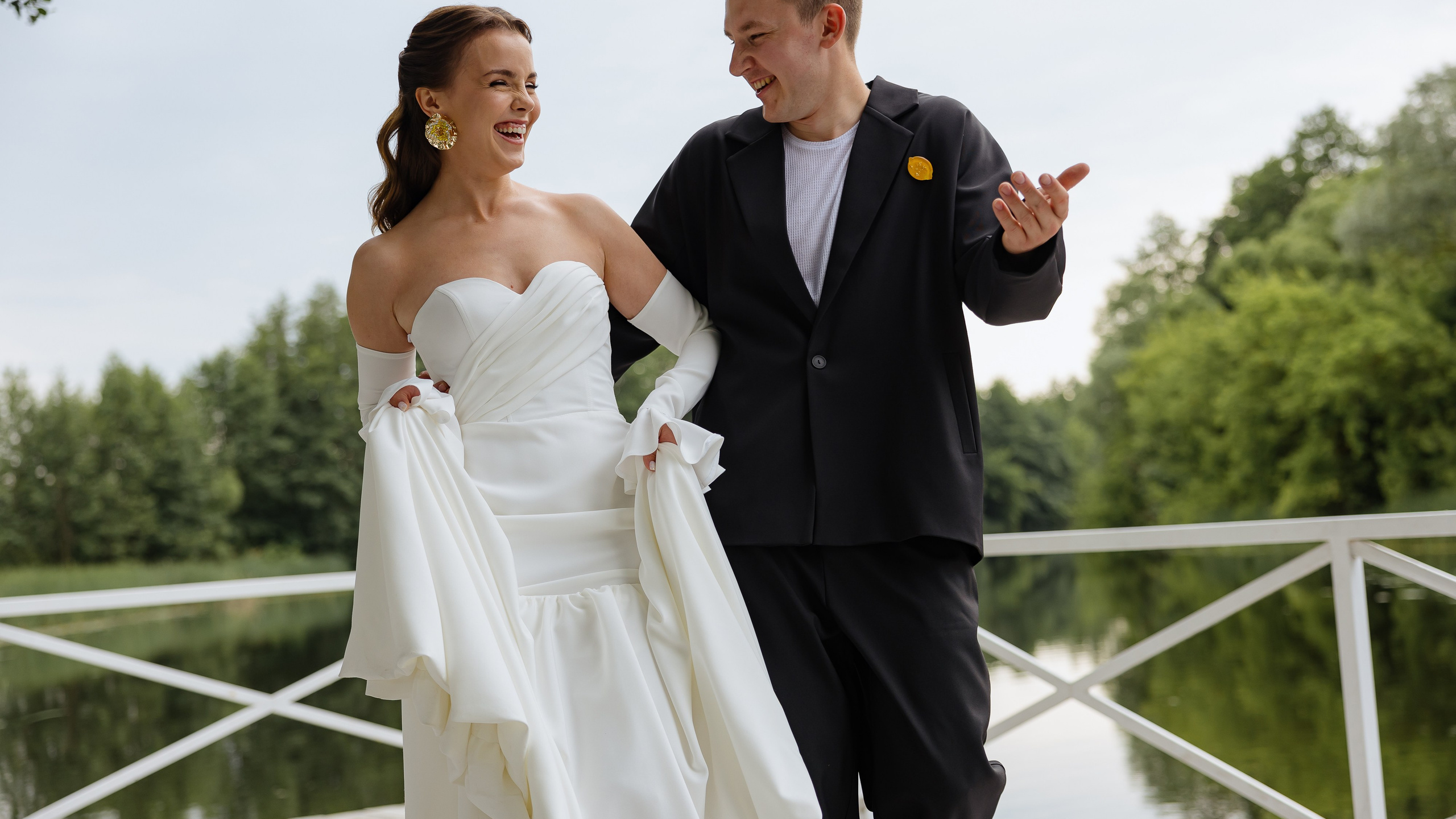 Июньская свадьба на берегу реки