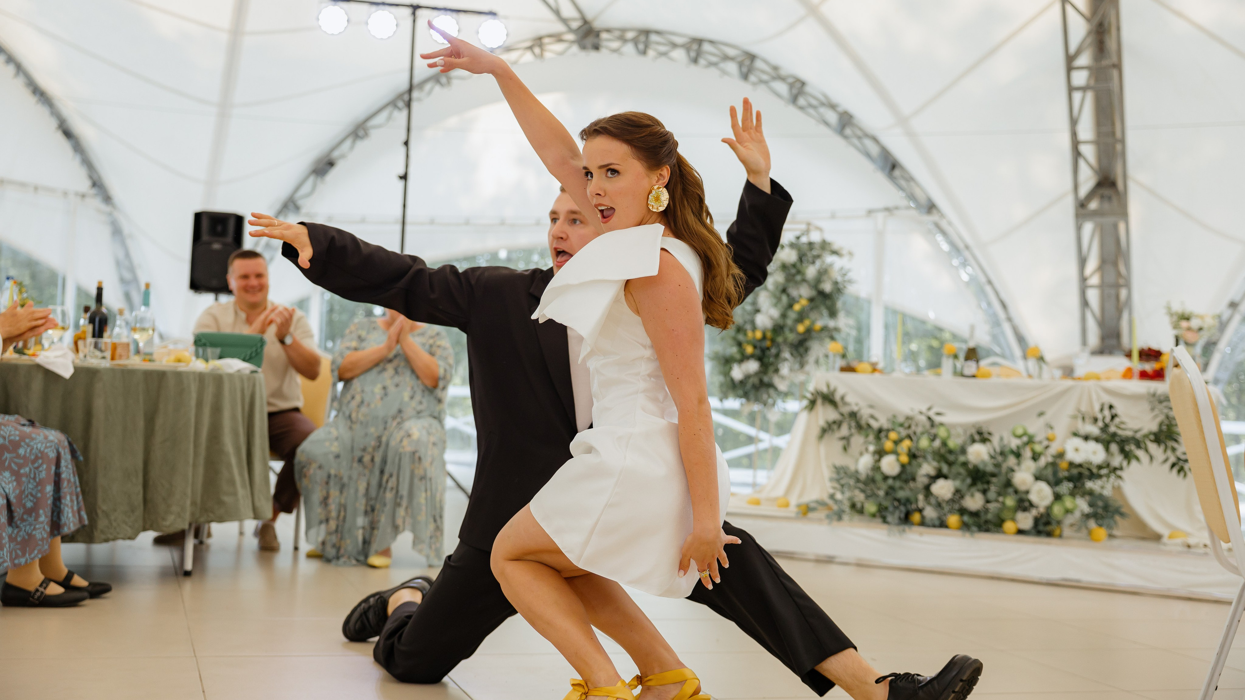 Июньская свадьба на берегу реки