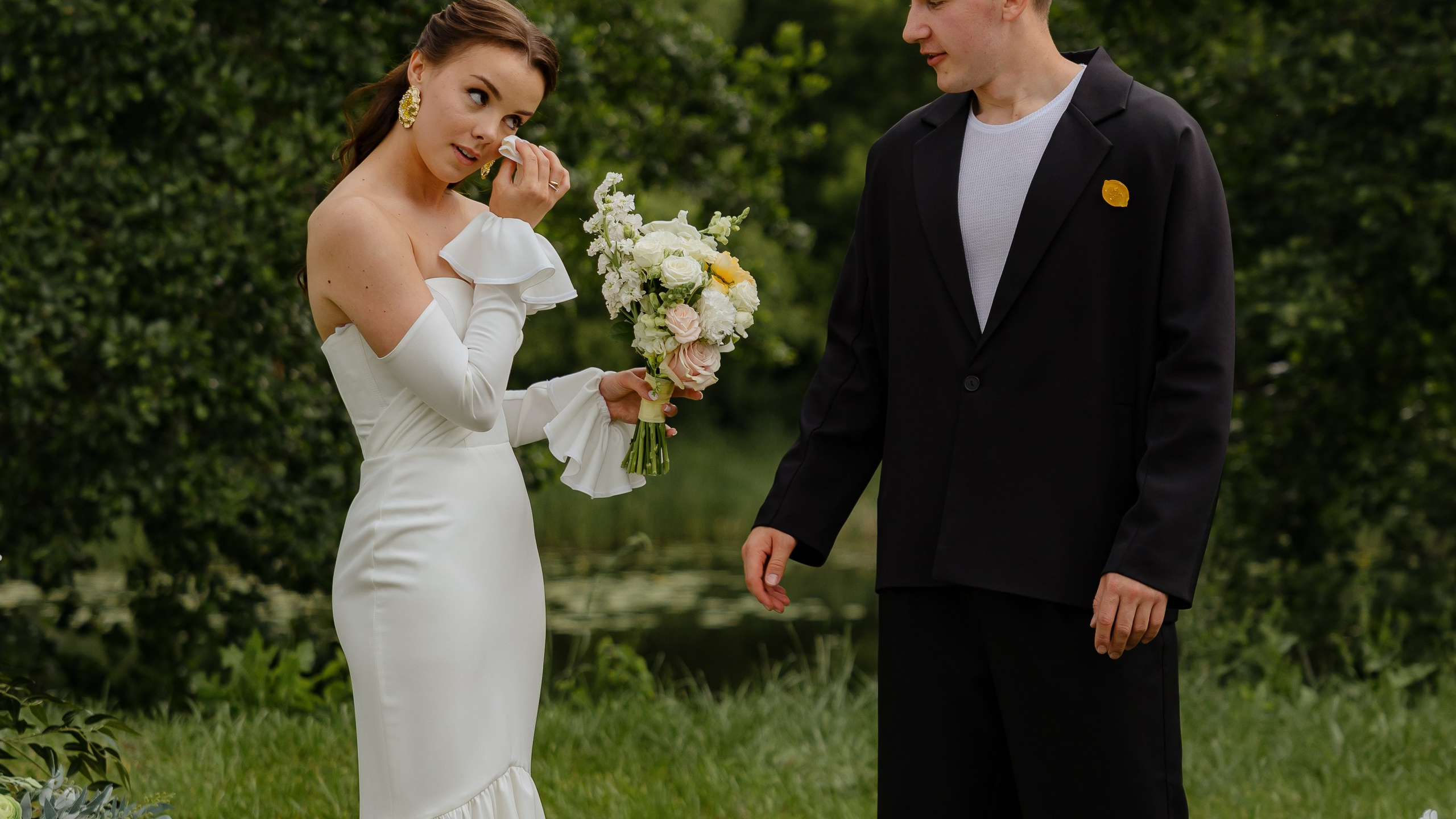 Июньская свадьба на берегу реки