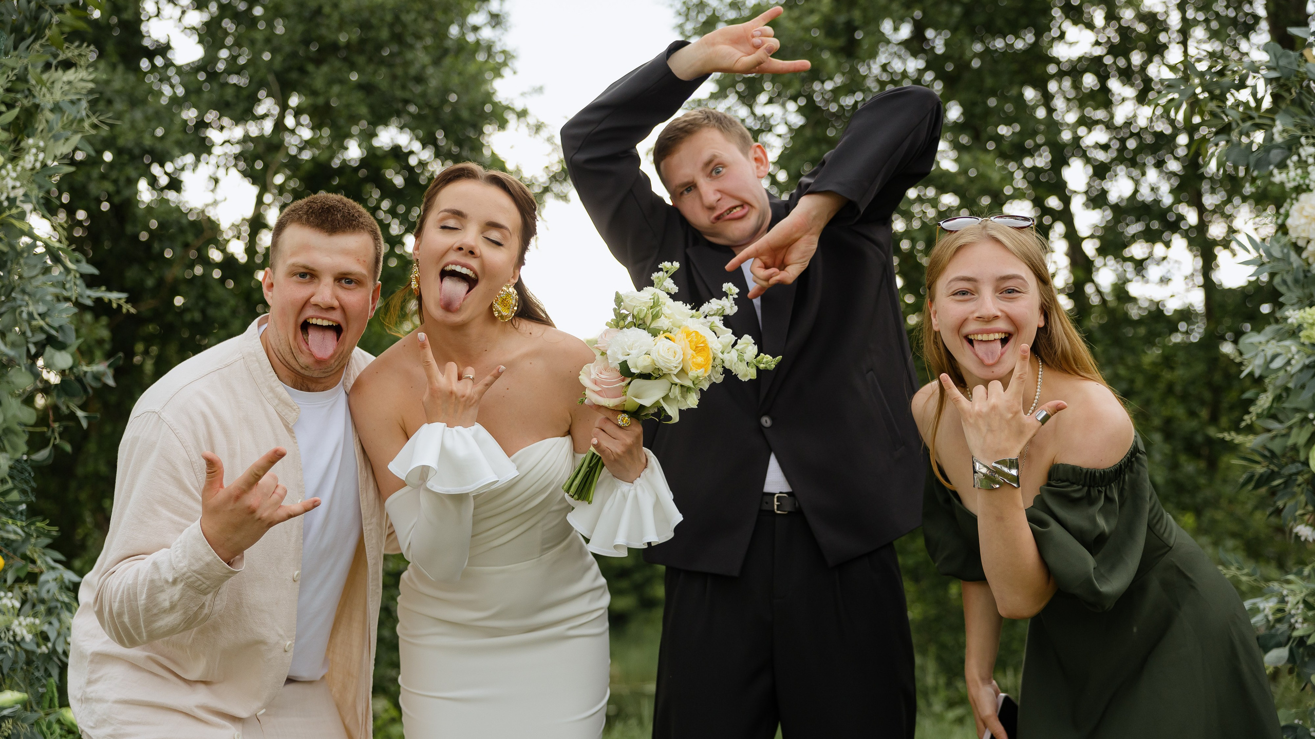 Июньская свадьба на берегу реки