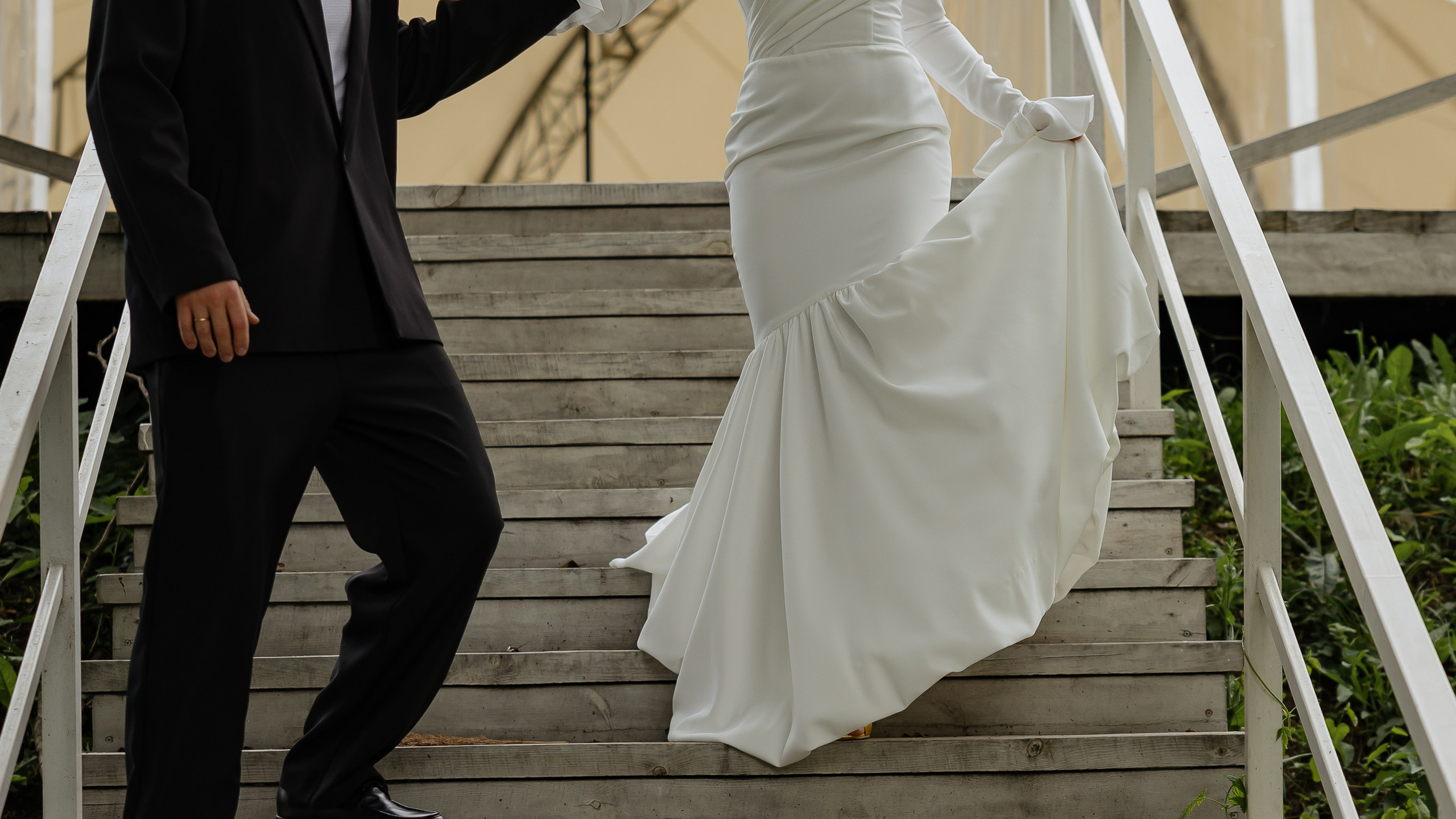 Июньская свадьба на берегу реки