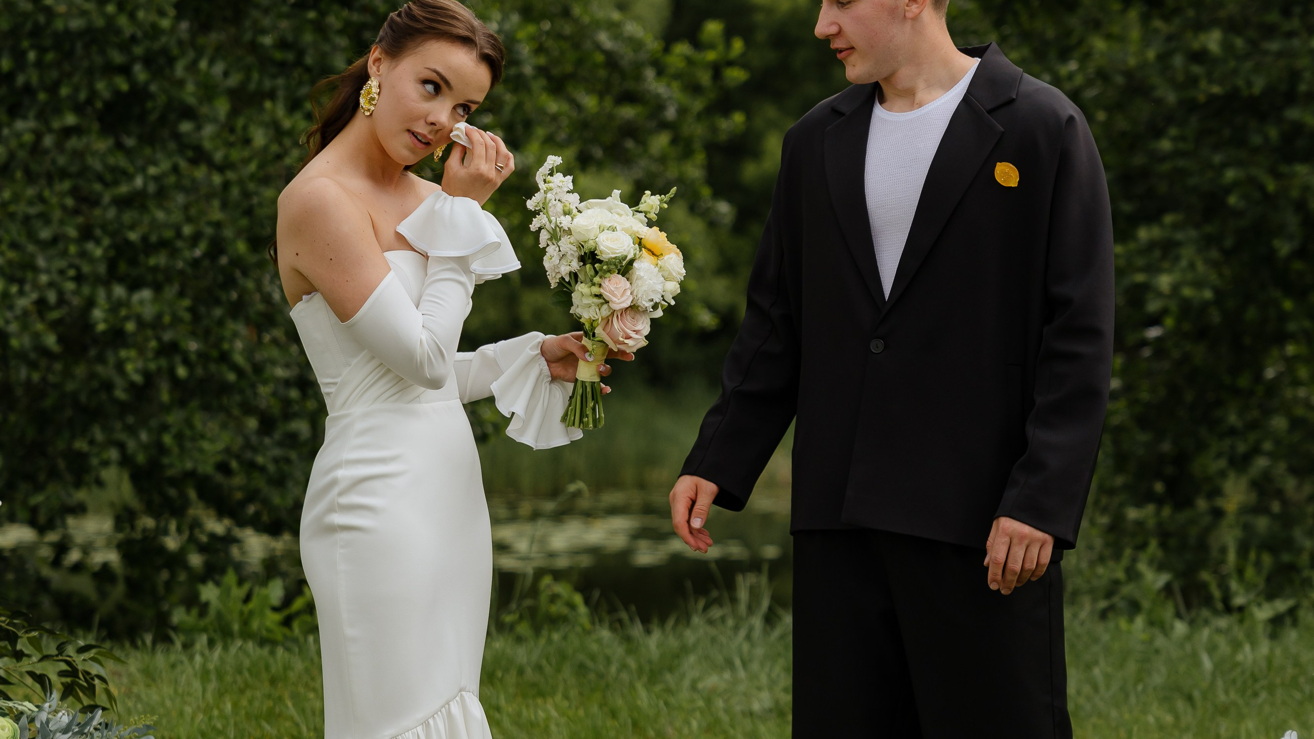 Июньская свадьба на берегу реки