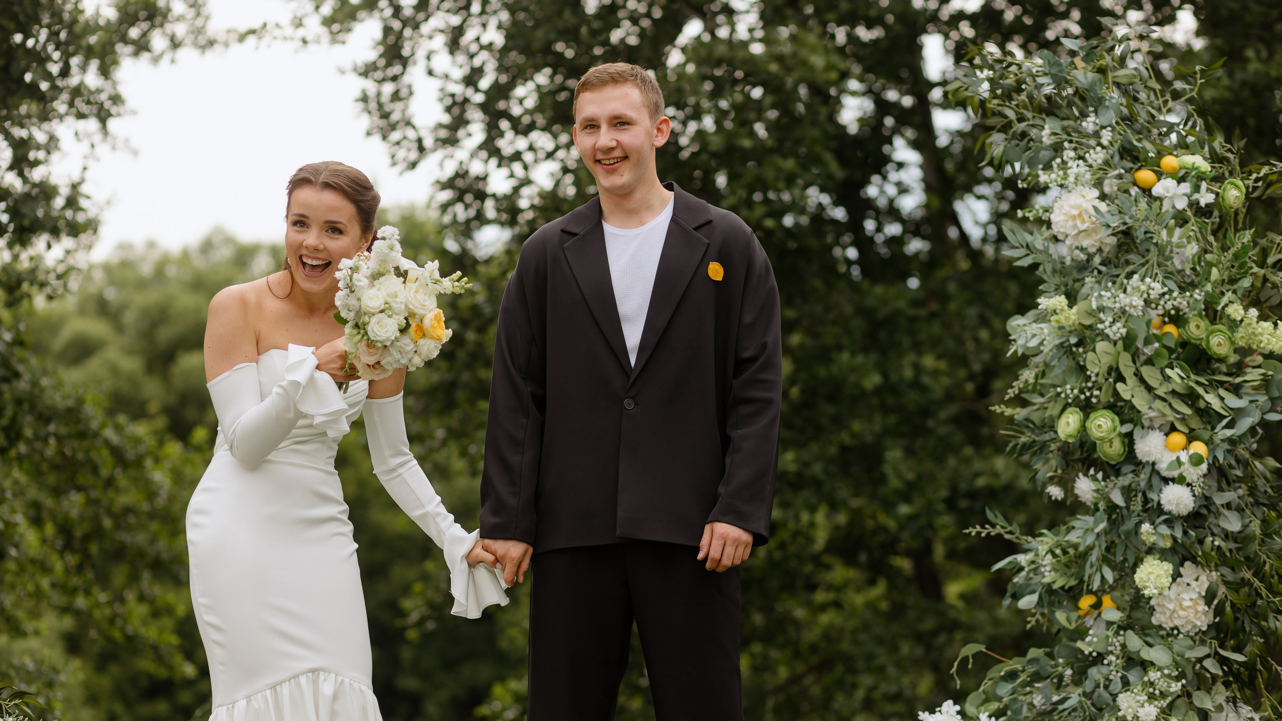 Июньская свадьба на берегу реки