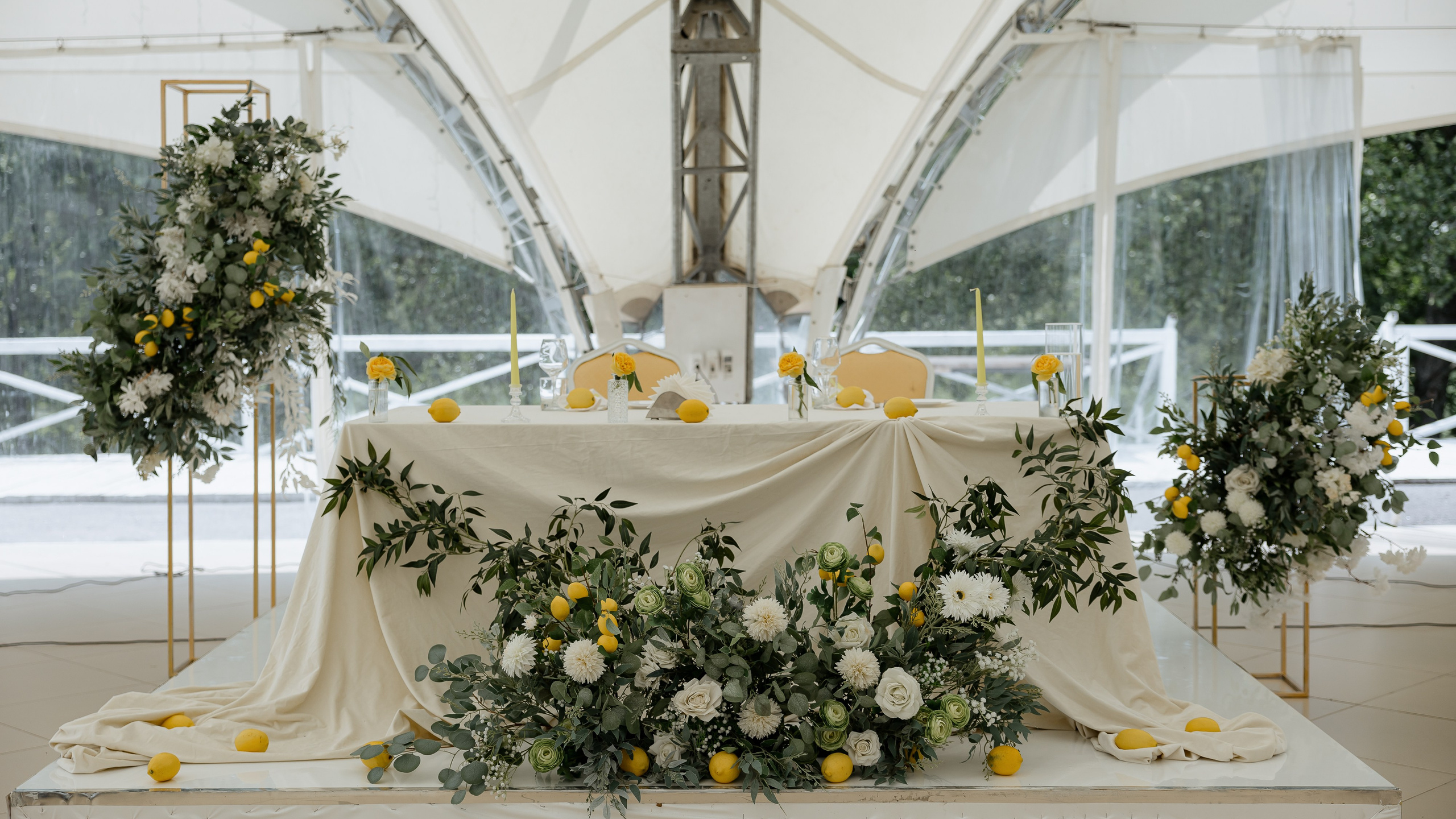 Июньская свадьба на берегу реки