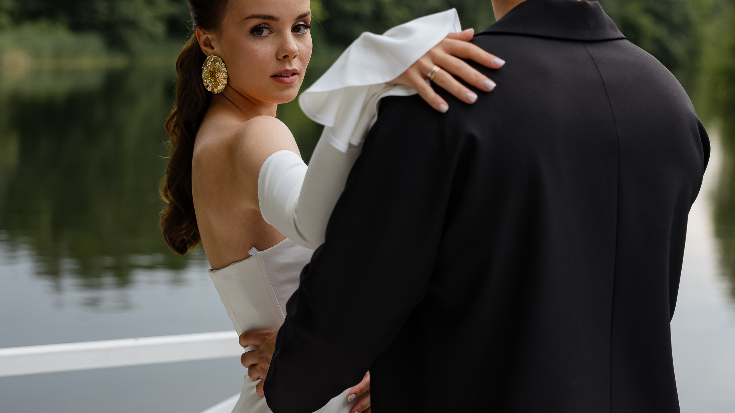 Июньская свадьба на берегу реки