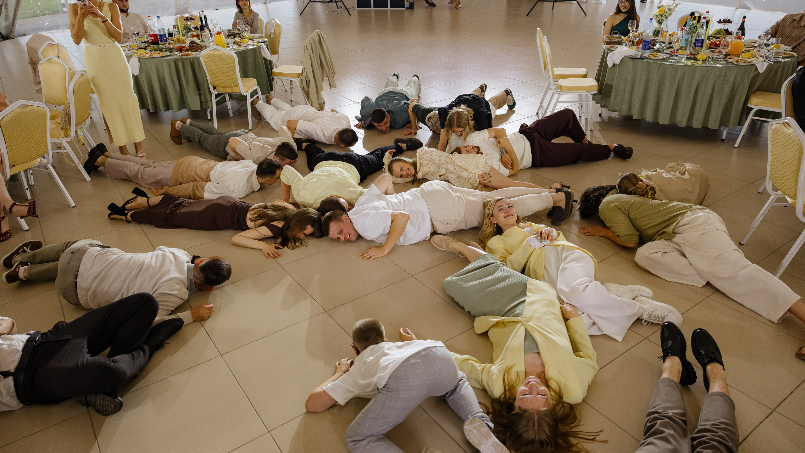 Июньская свадьба на берегу реки